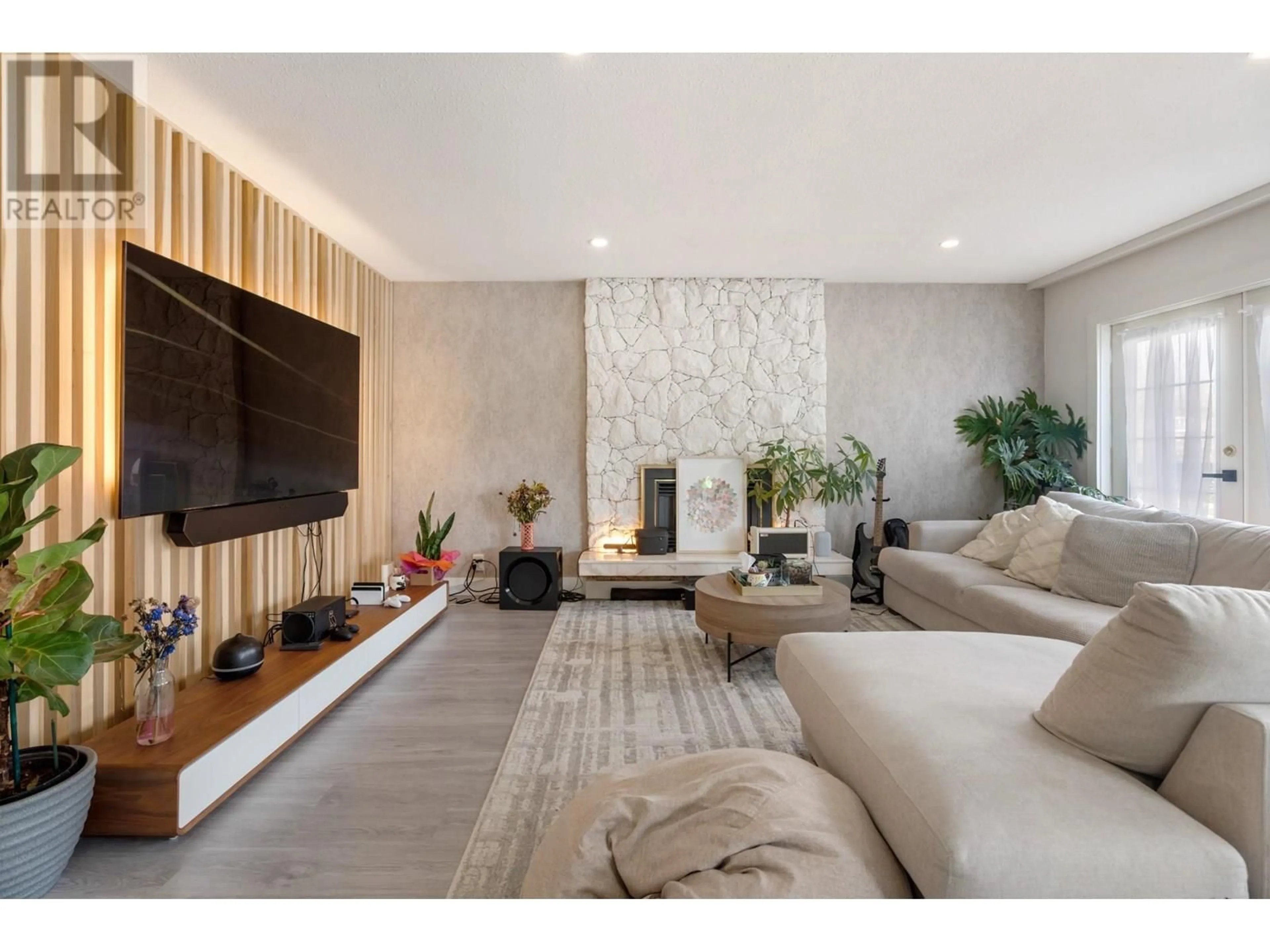 Living room with furniture, unknown for 4346 DUNDAS STREET, Burnaby British Columbia V5C1B3