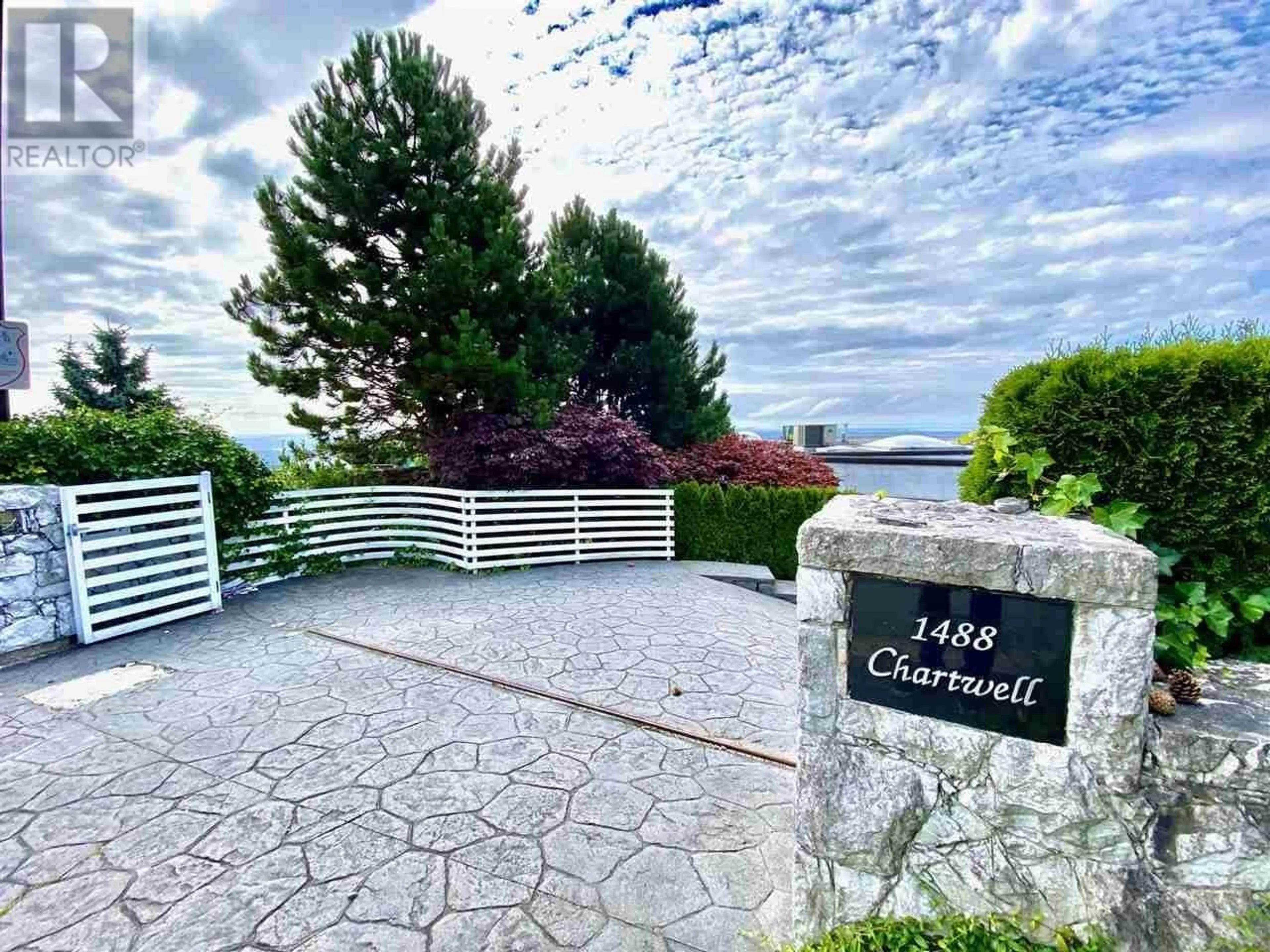 A pic from outside/outdoor area/front of a property/back of a property/a pic from drone, water/lake/river/ocean view for 1488 CHARTWELL DRIVE, West Vancouver British Columbia V7S2S1