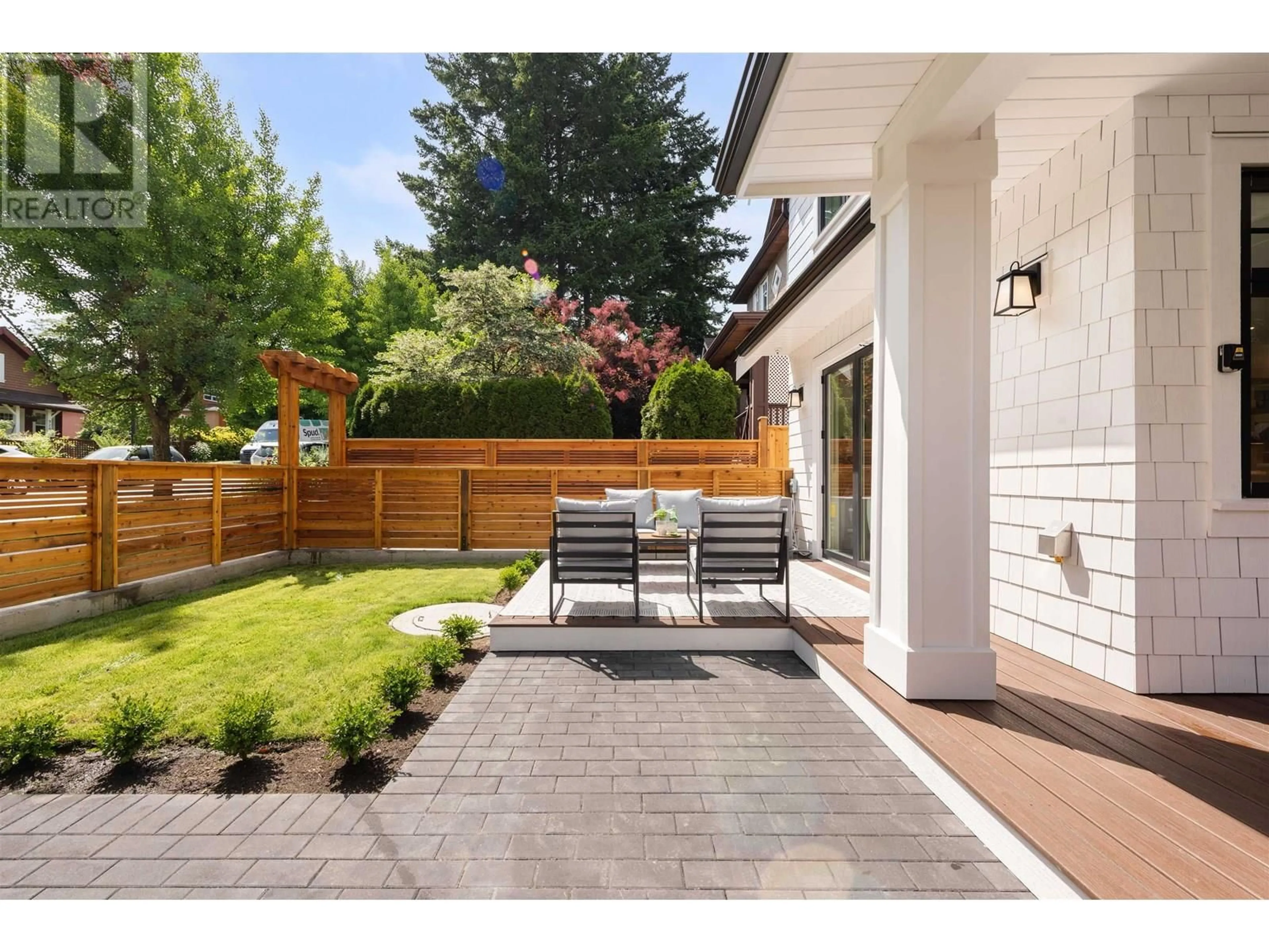 Patio, street for 1 - 947 13TH AVENUE, Vancouver British Columbia V5T2L7