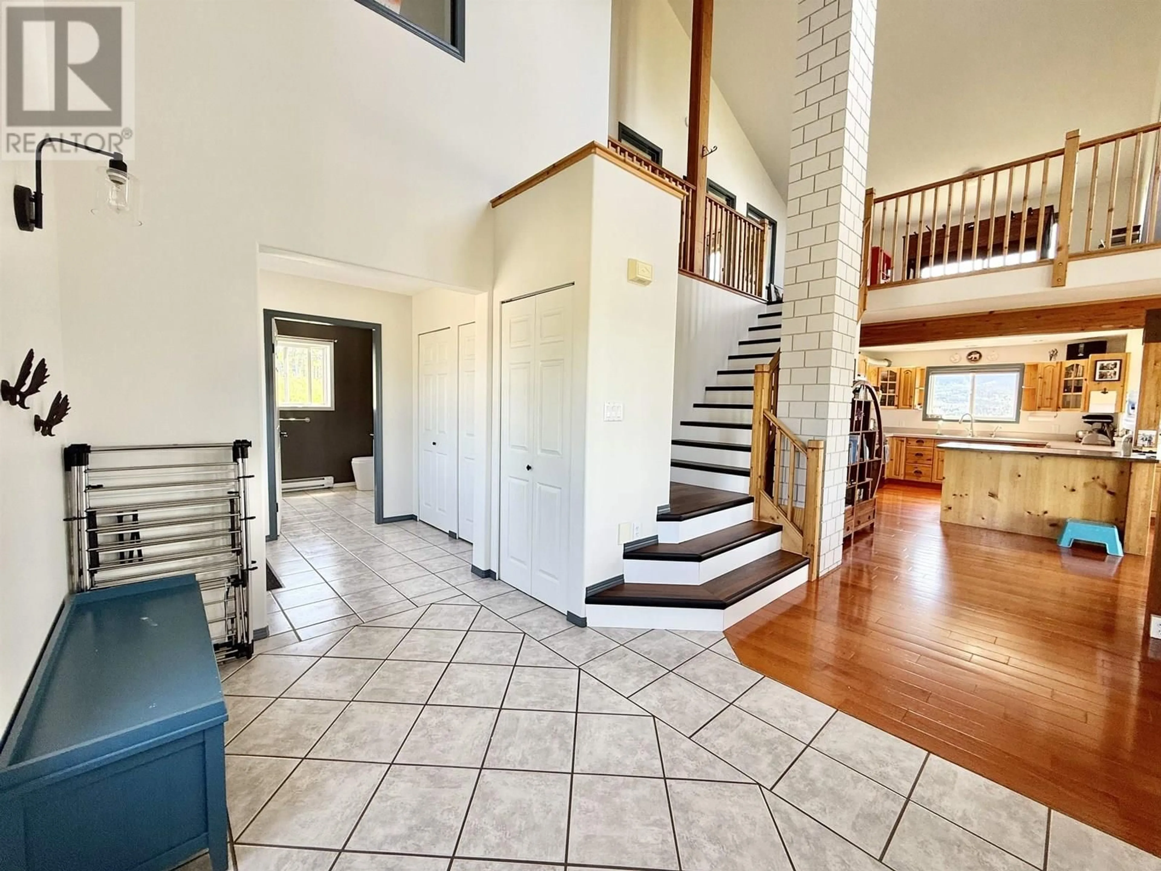 Indoor foyer for 14320 16 HIGHWAY, Telkwa British Columbia V0J2X1
