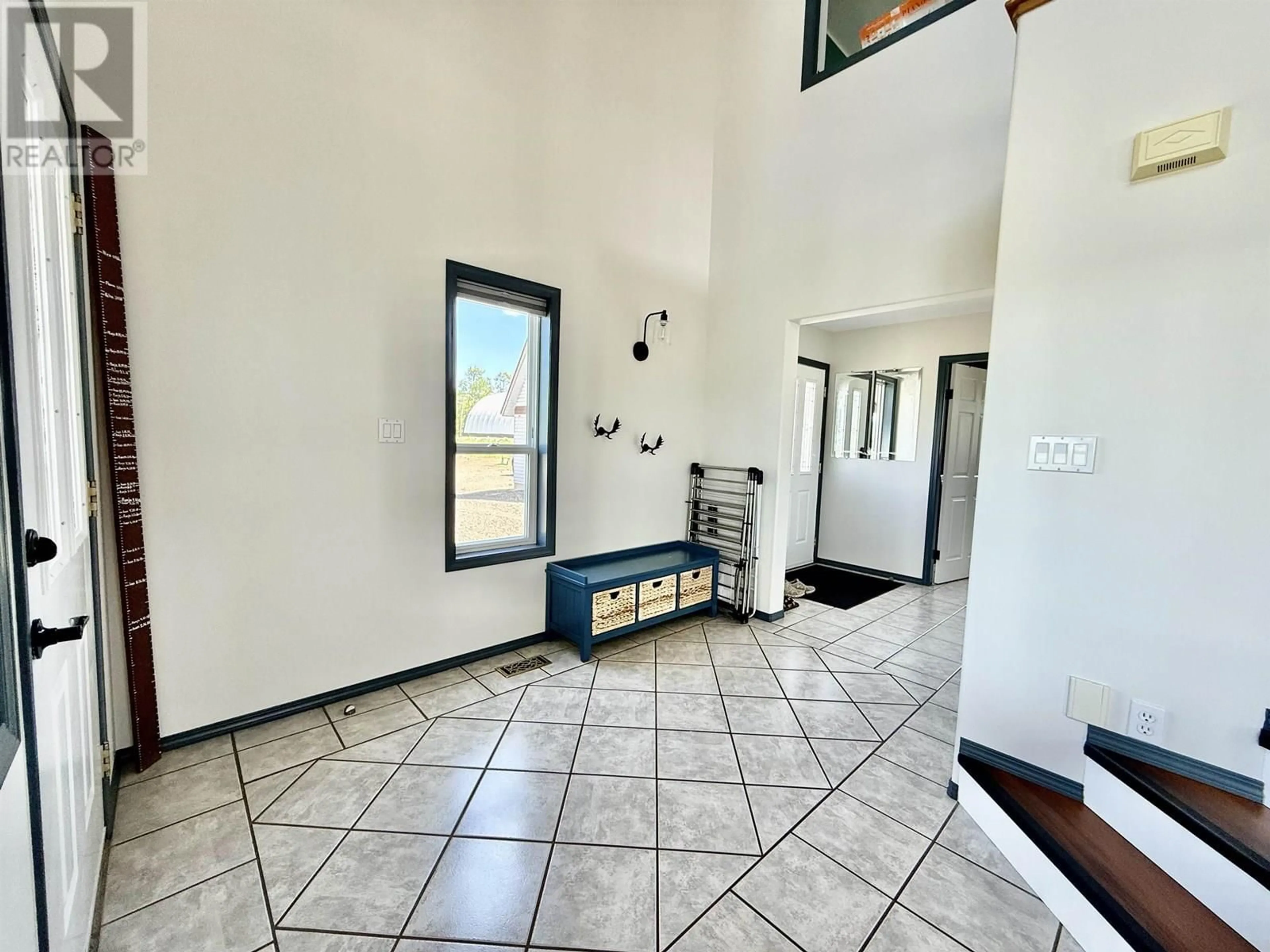 Indoor foyer for 14320 16 HIGHWAY, Telkwa British Columbia V0J2X1