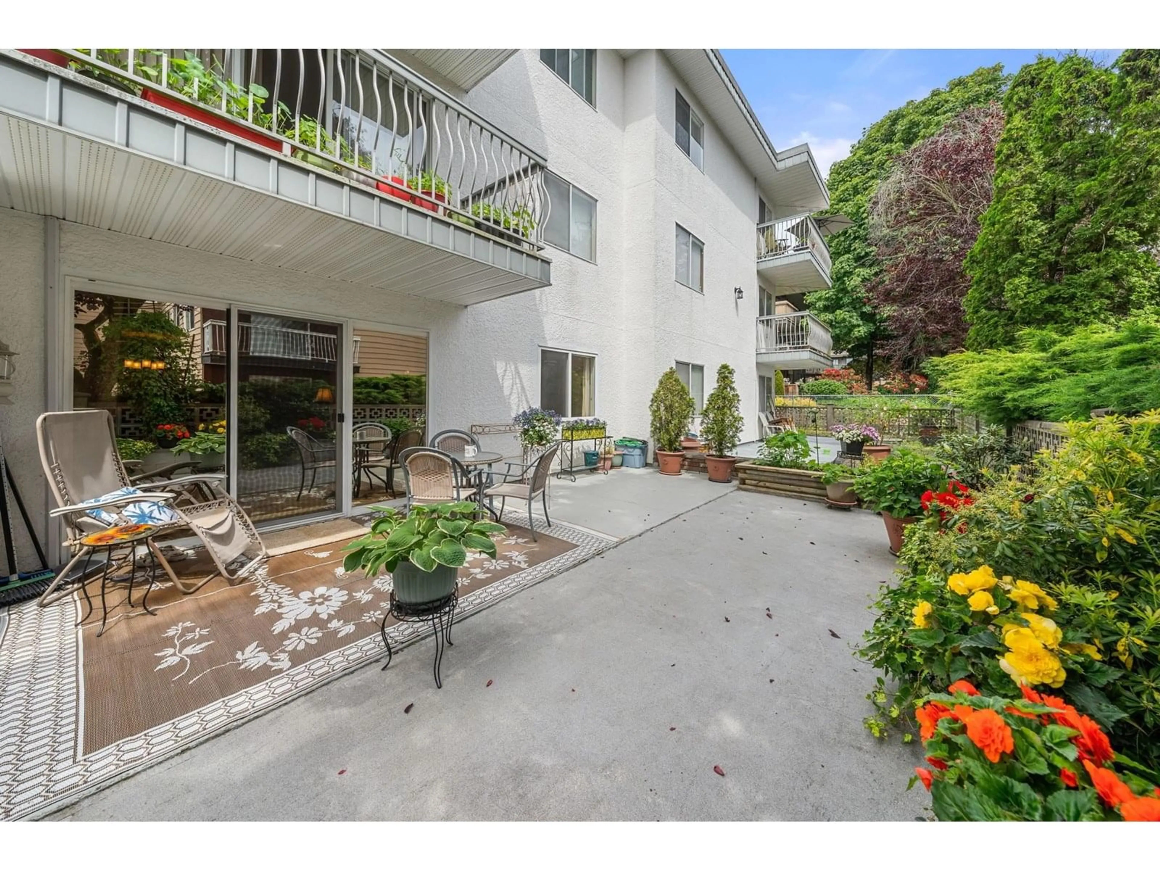Patio, street for 105 - 1520 BLACKWOOD, White Rock British Columbia V4B3V4