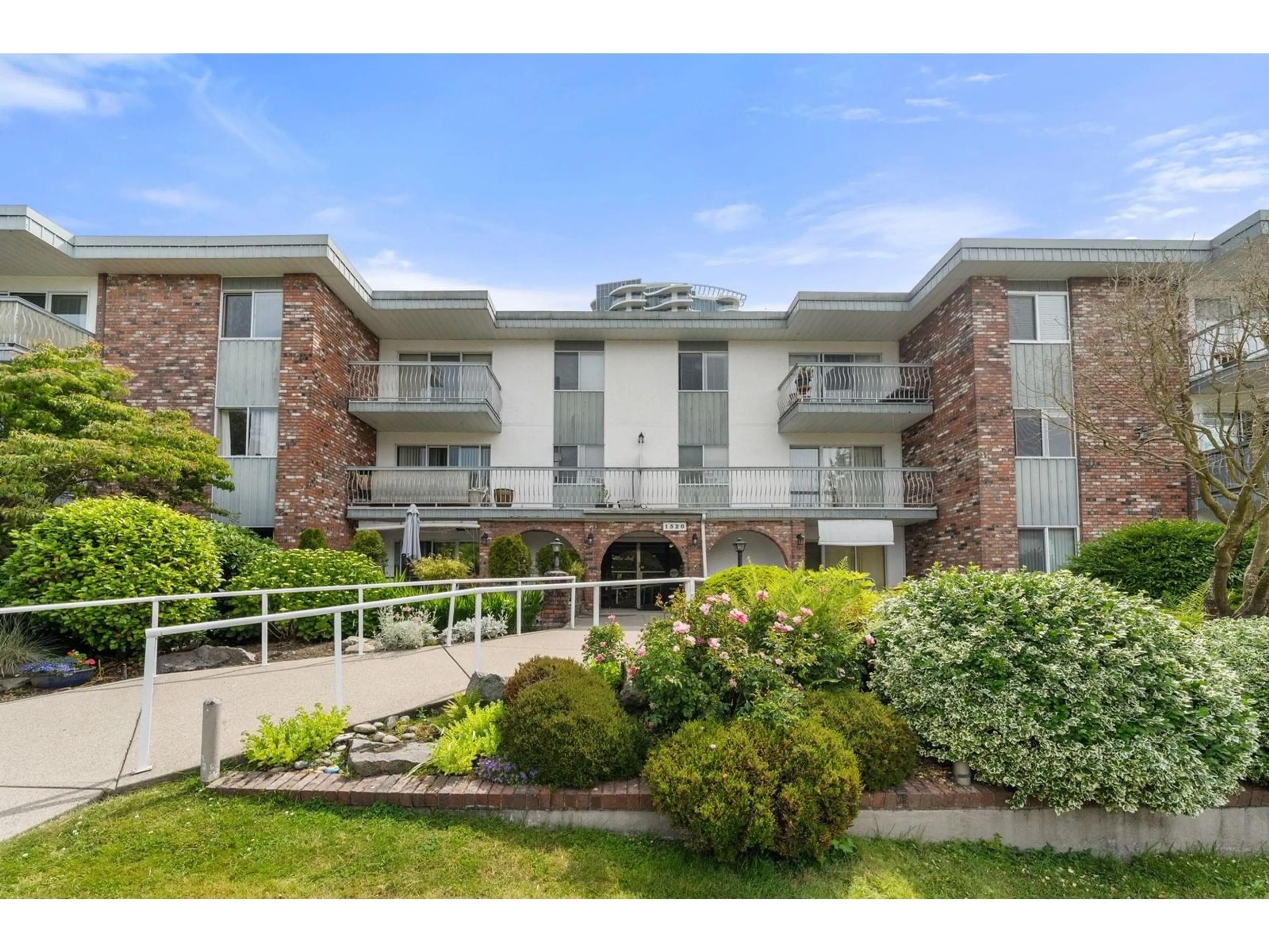 Unknown for 105 - 1520 BLACKWOOD, White Rock British Columbia V4B3V4