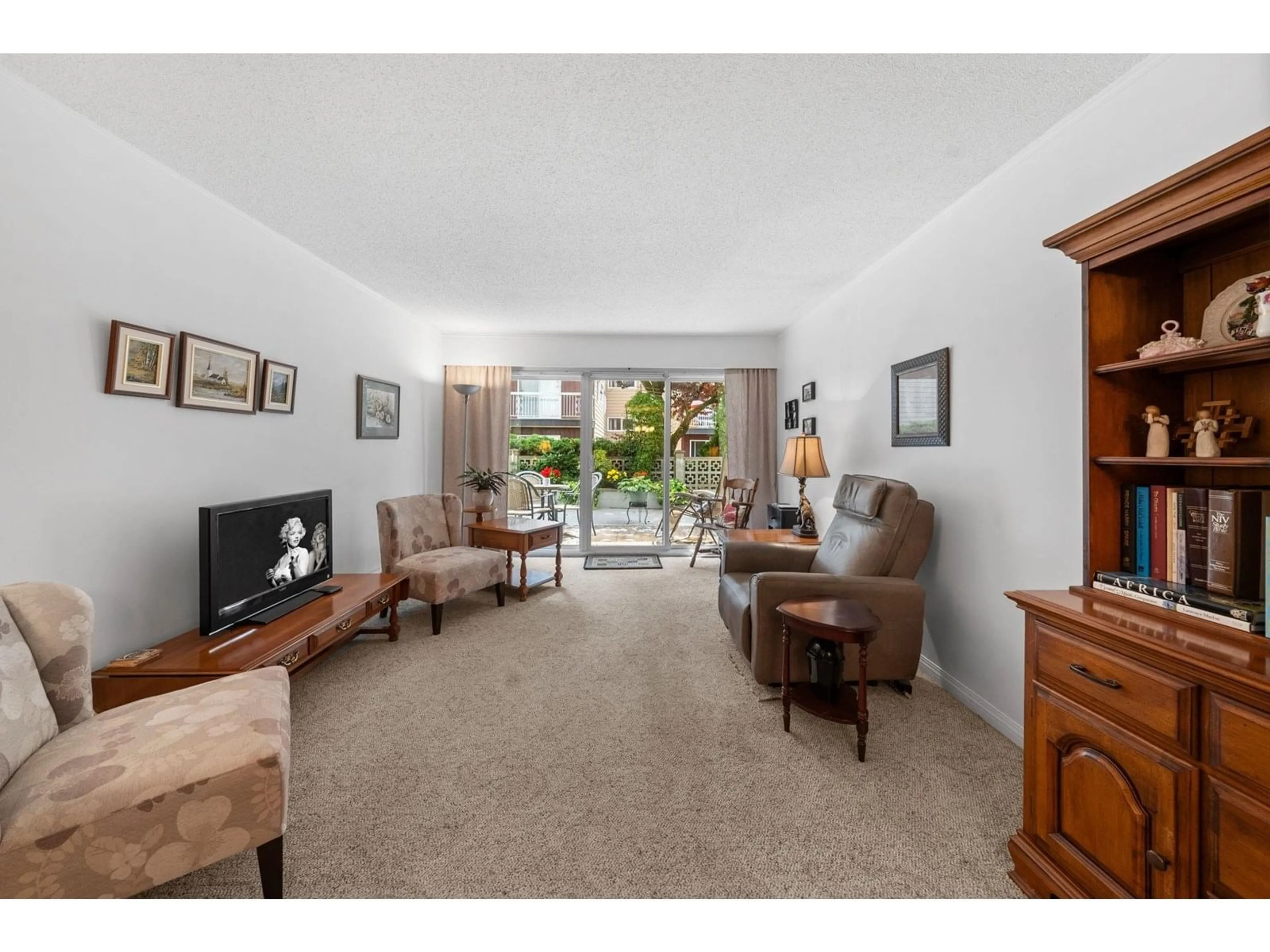 Living room with furniture, unknown for 105 - 1520 BLACKWOOD, White Rock British Columbia V4B3V4