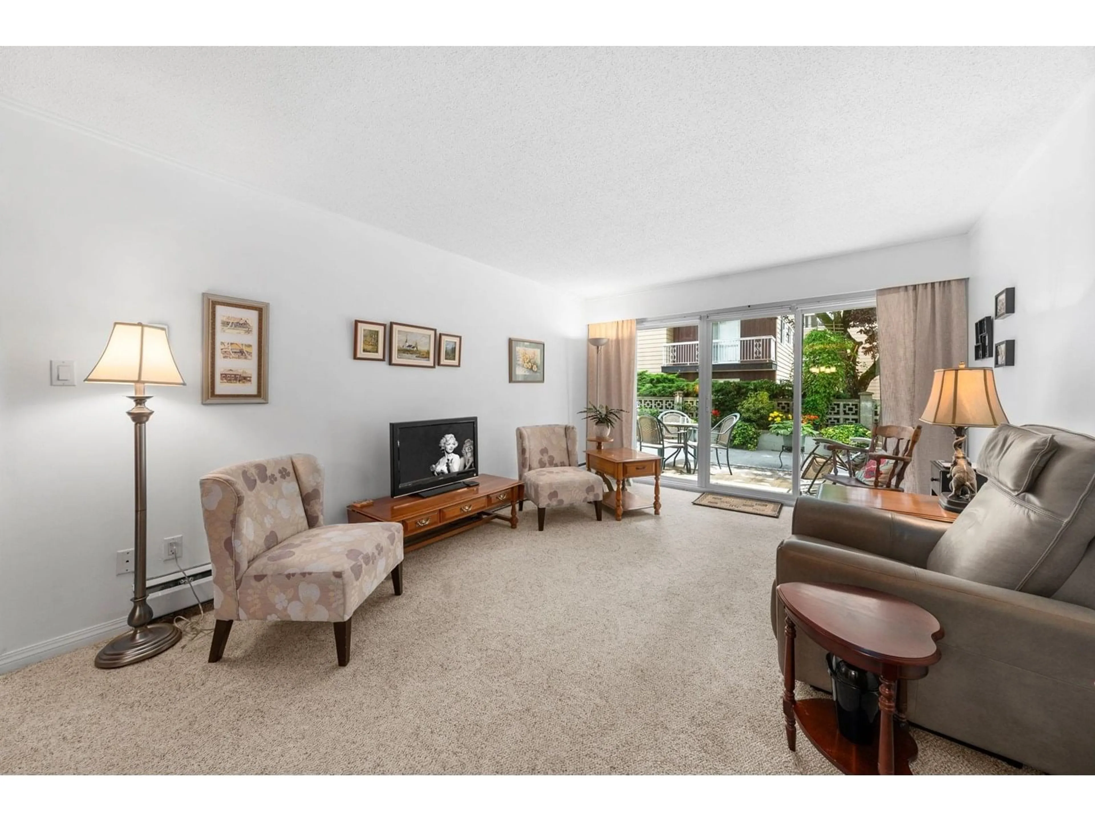 Living room with furniture, unknown for 105 - 1520 BLACKWOOD, White Rock British Columbia V4B3V4