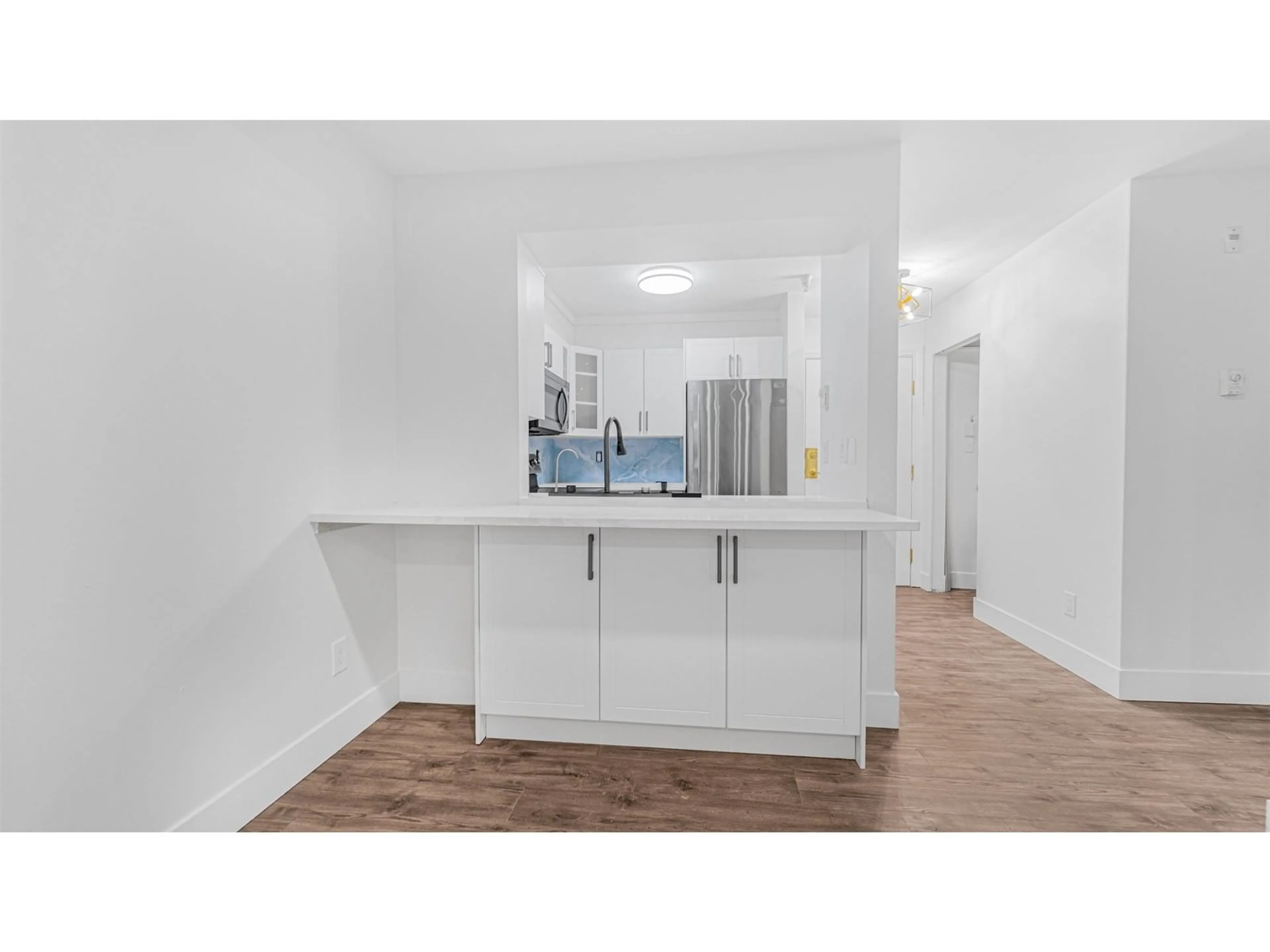 Standard kitchen, unknown for 108 - 8110 120A, Surrey British Columbia V3W3P3