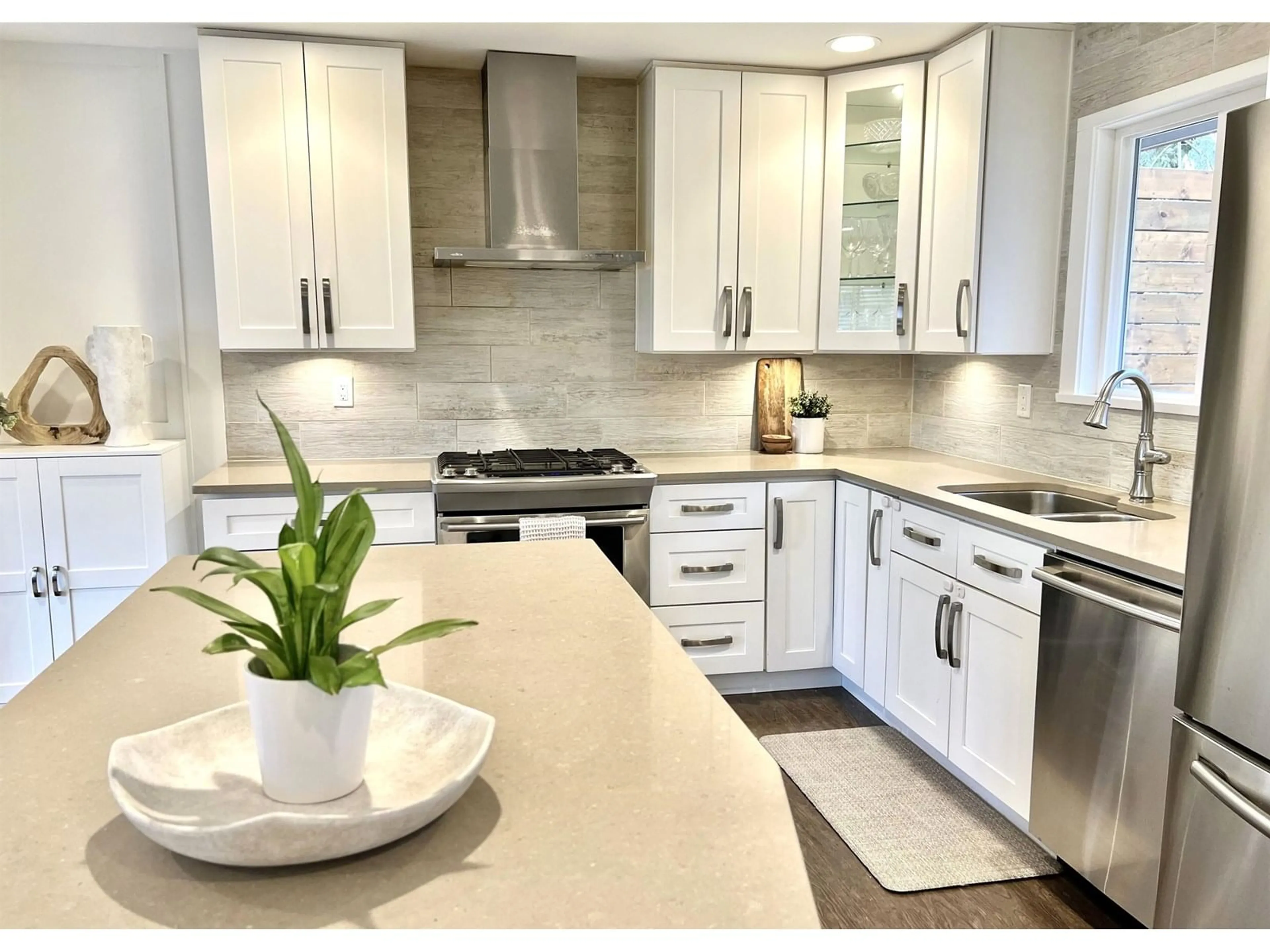 Contemporary kitchen, ceramic/tile floor for 6228 172, Surrey British Columbia V3S5W1