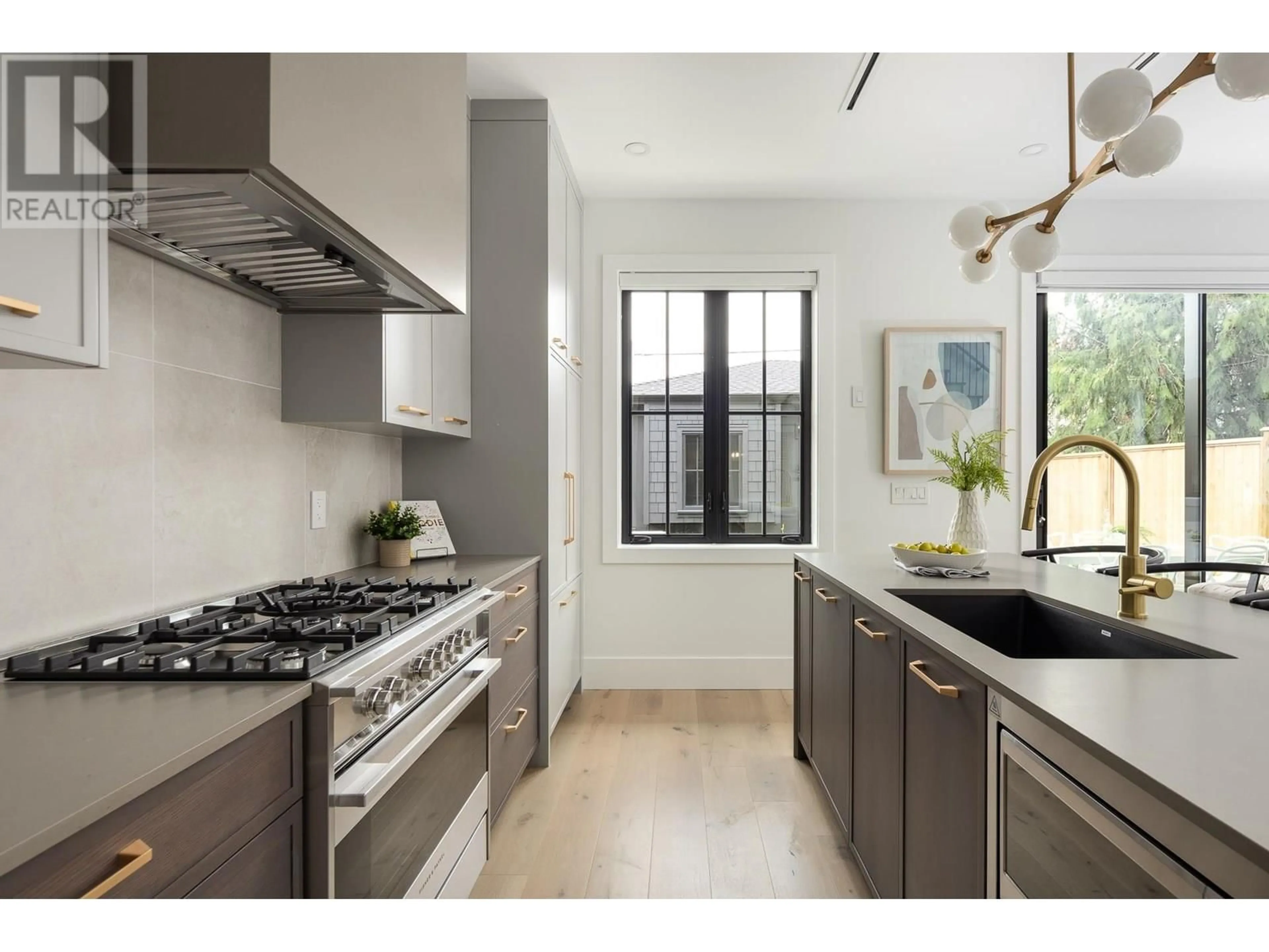 Contemporary kitchen, unknown for 2 - 3268 15TH AVENUE, Vancouver British Columbia V6K3A9