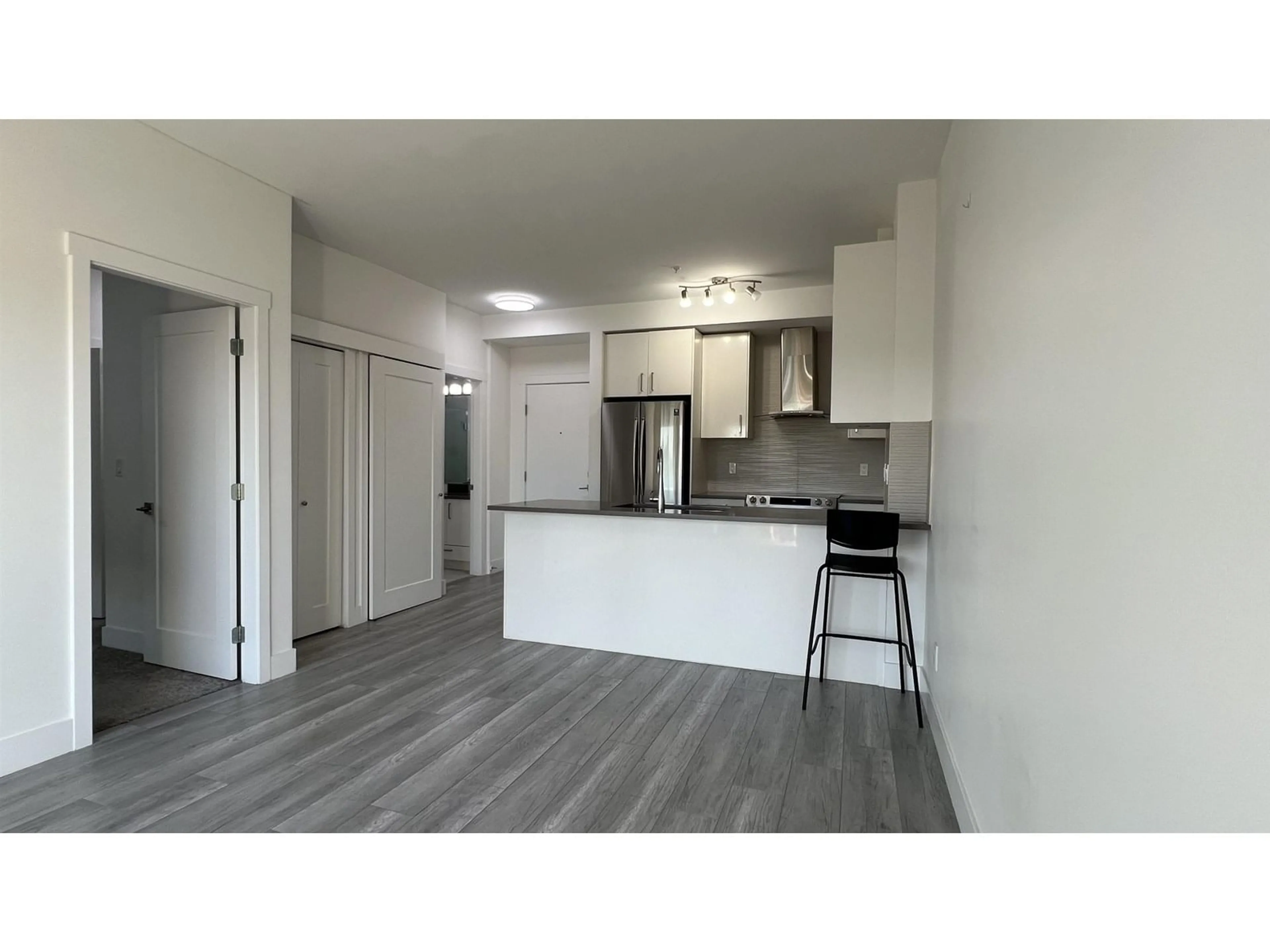 Open concept kitchen, unknown for 506 - 9689 140, Surrey British Columbia V3T0P3