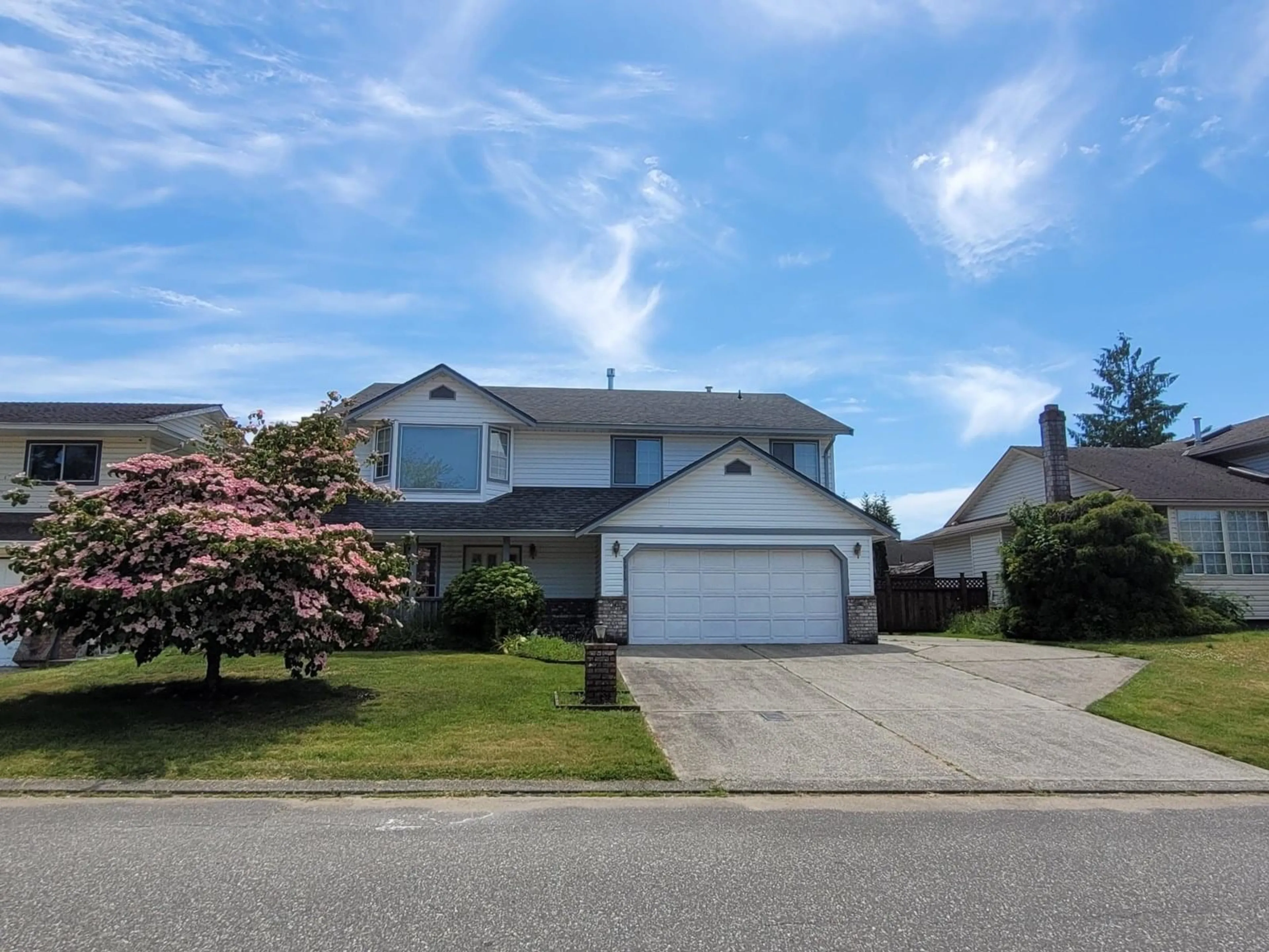 Home with vinyl exterior material, street for 3015 CASSIAR, Abbotsford British Columbia V2S6B7