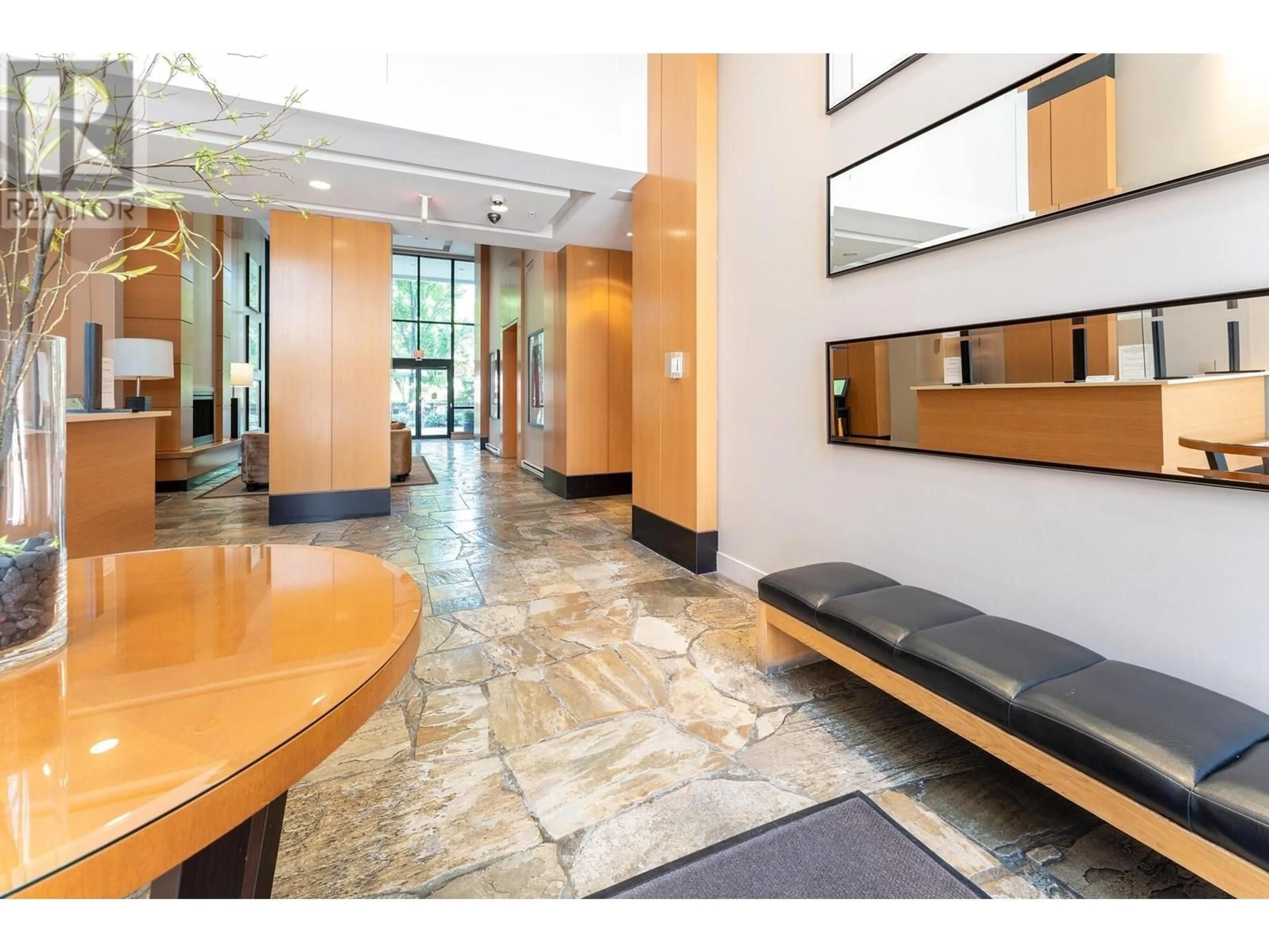 Indoor foyer for 1808 - 928 HOMER STREET, Vancouver British Columbia V6B1T7
