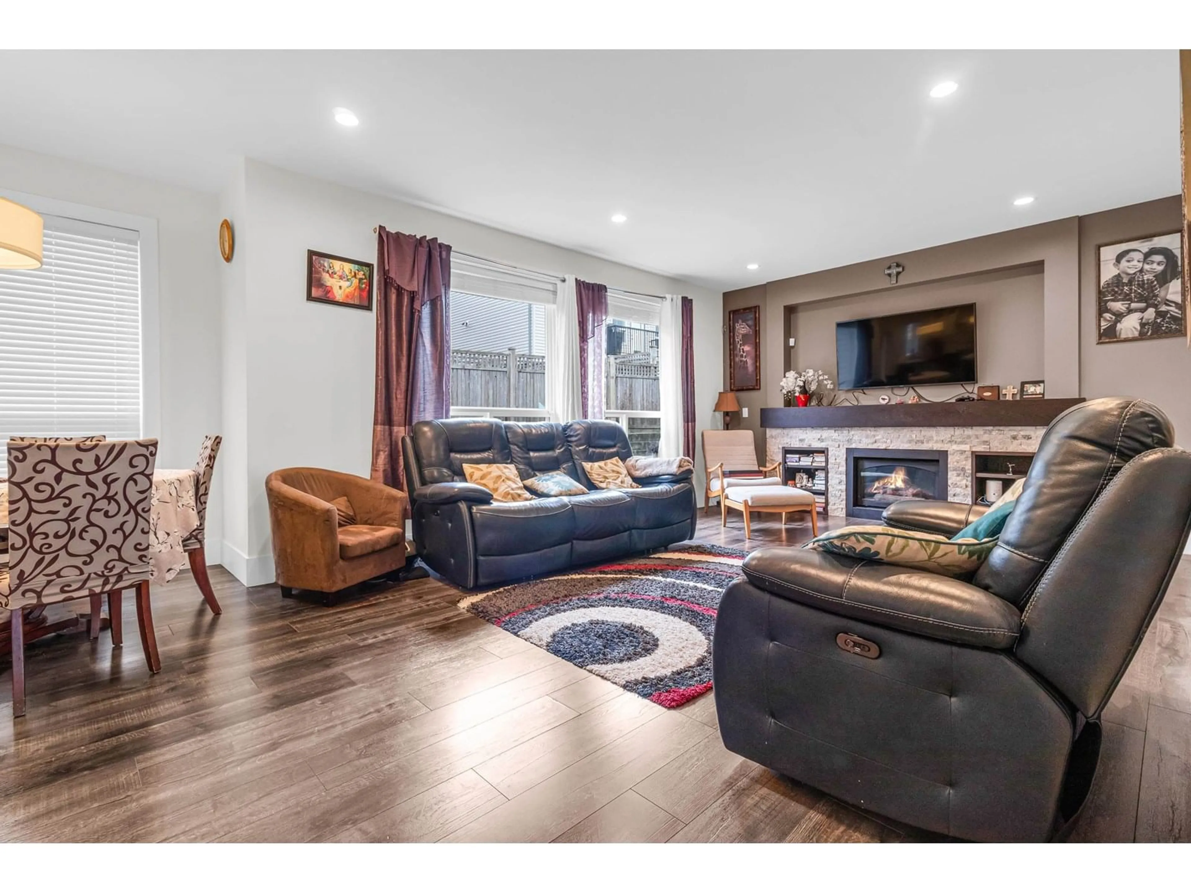 Living room with furniture, wood/laminate floor for 6121 147B, Surrey British Columbia V3S2L8