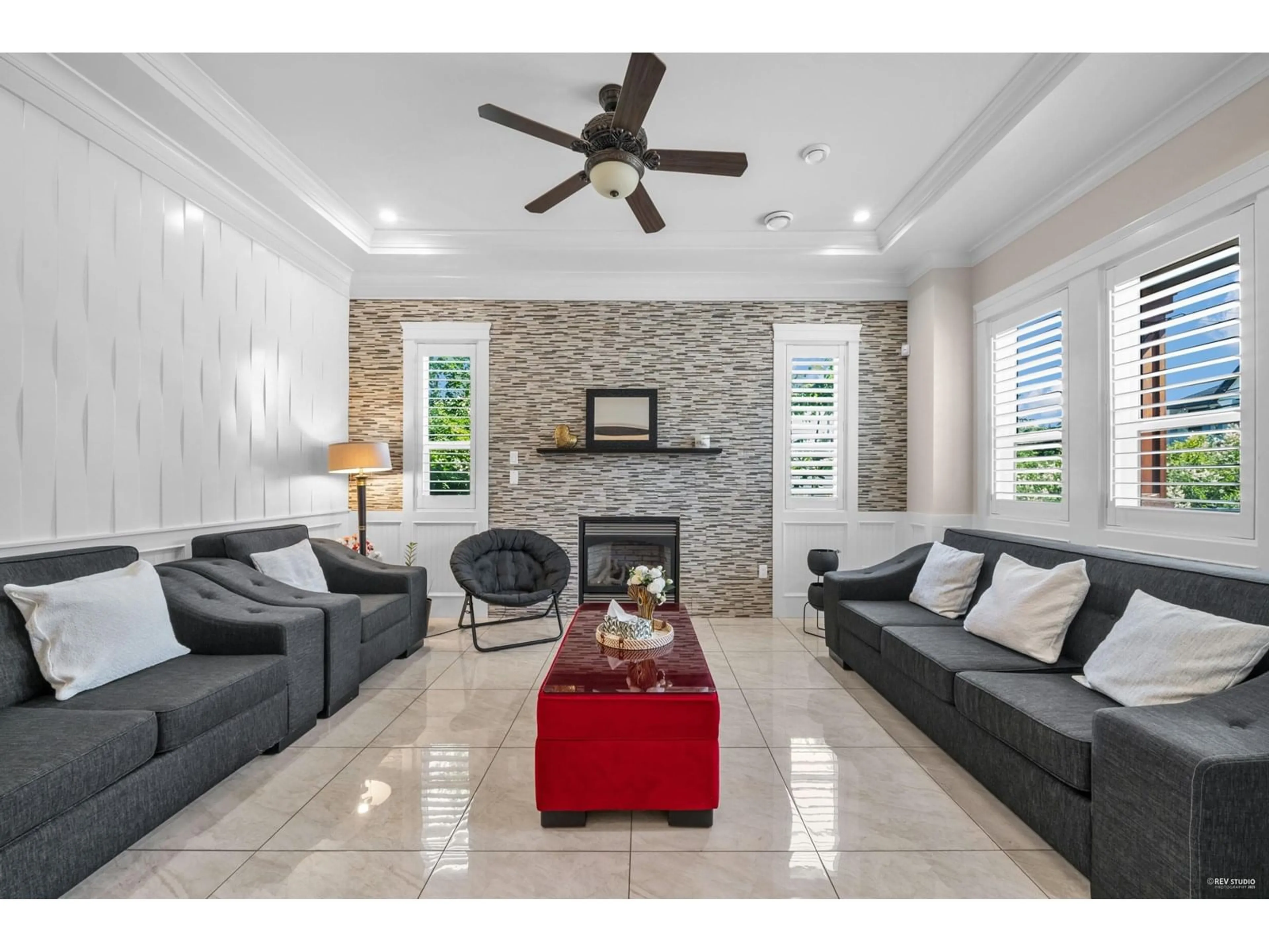 Living room with furniture, ceramic/tile floor for 10975 130, Surrey British Columbia V3T3M2