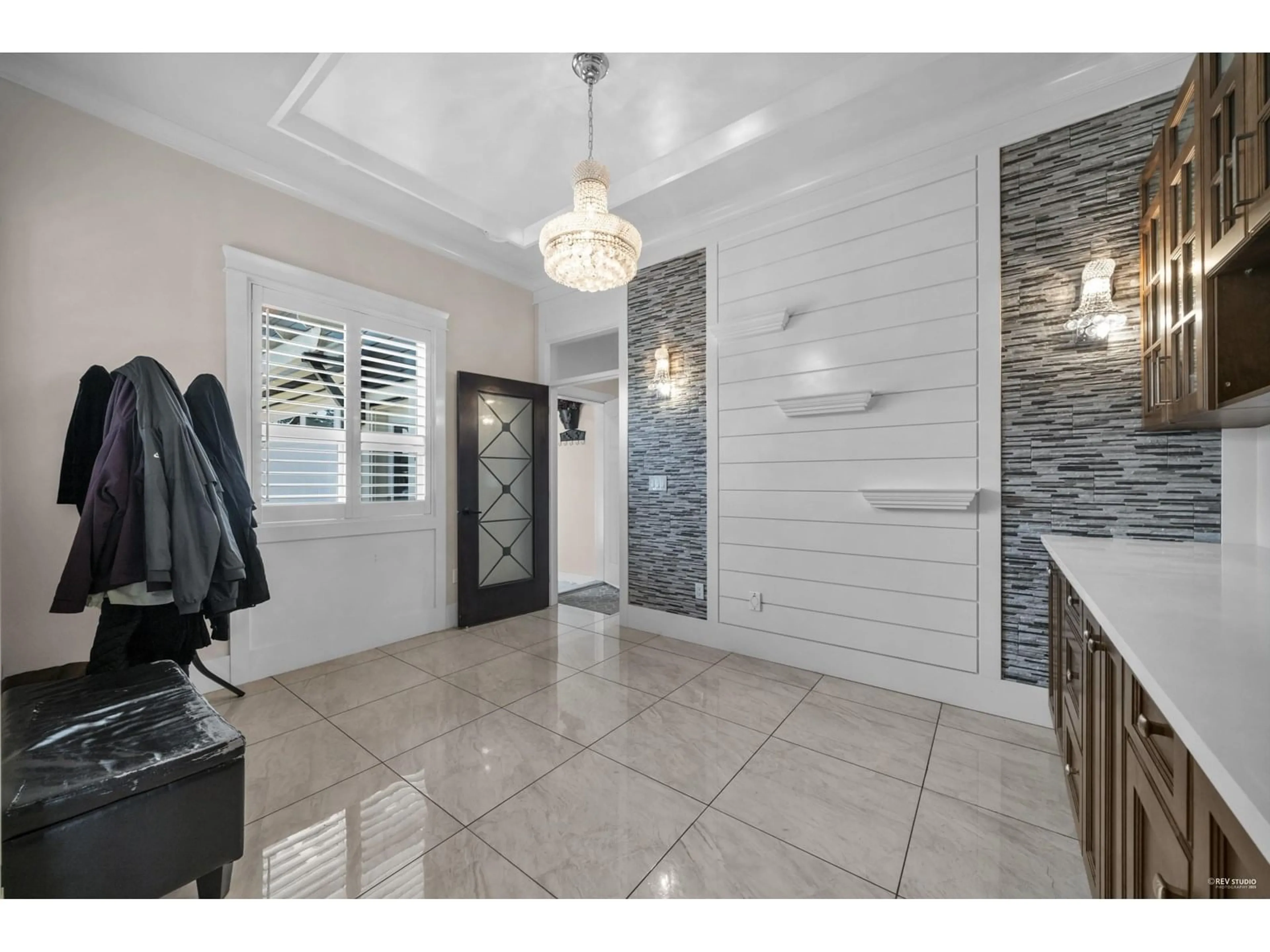 Indoor entryway for 10975 130, Surrey British Columbia V3T3M2