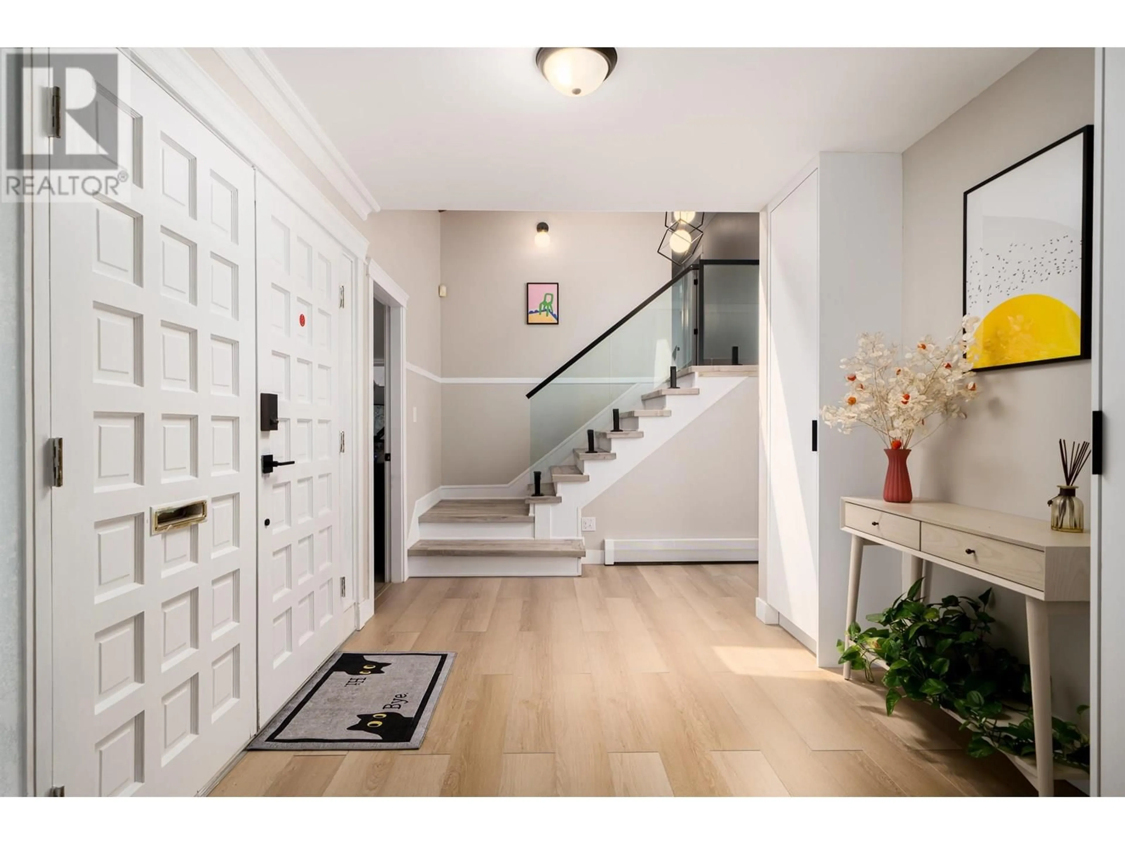 Indoor entryway for 8951 CRAIGFLOWER GATE, Richmond British Columbia V7C4W5