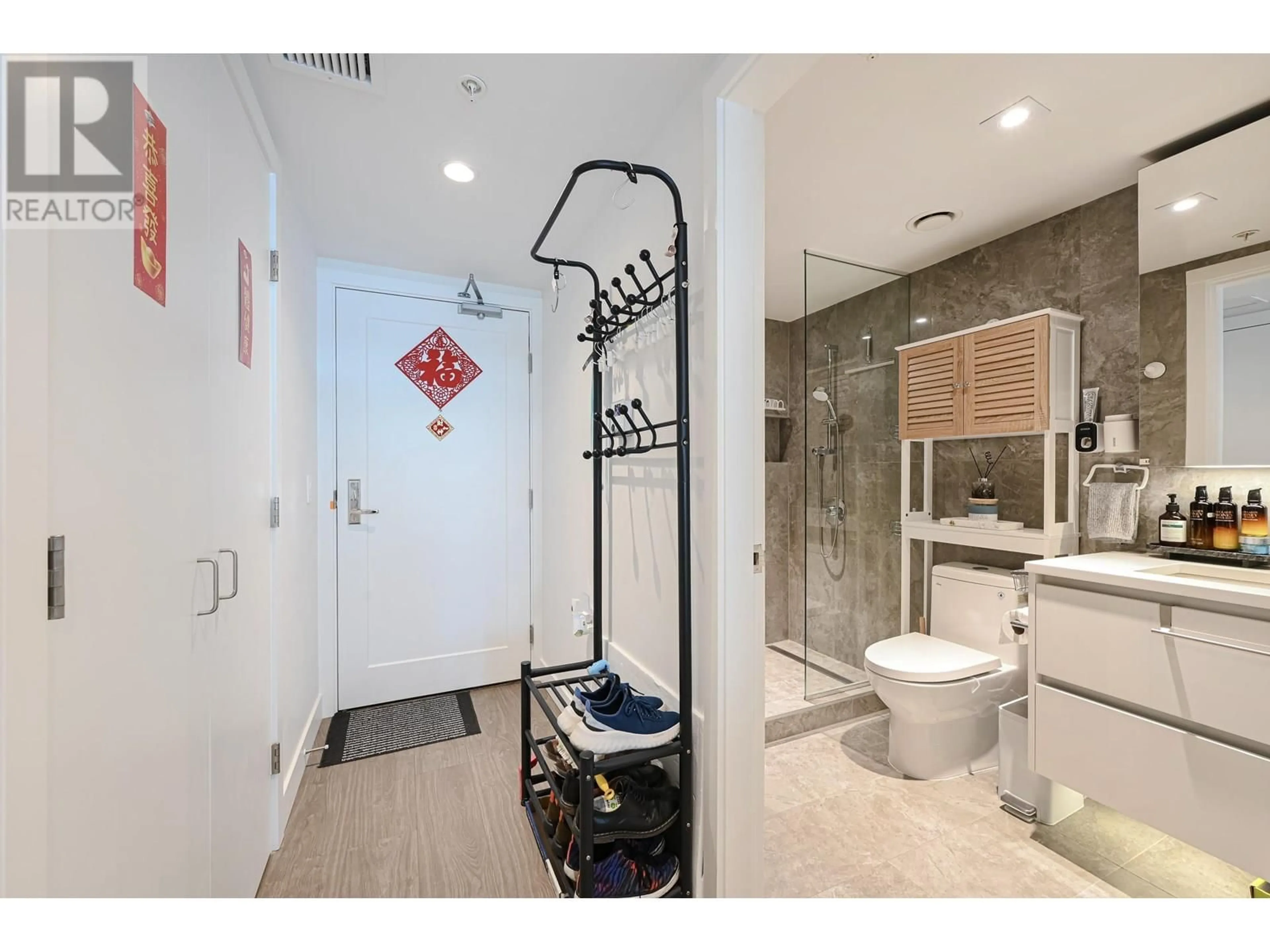 Contemporary bathroom, ceramic/tile floor for 742 - 8133 COOK ROAD, Richmond British Columbia V6Y0L7