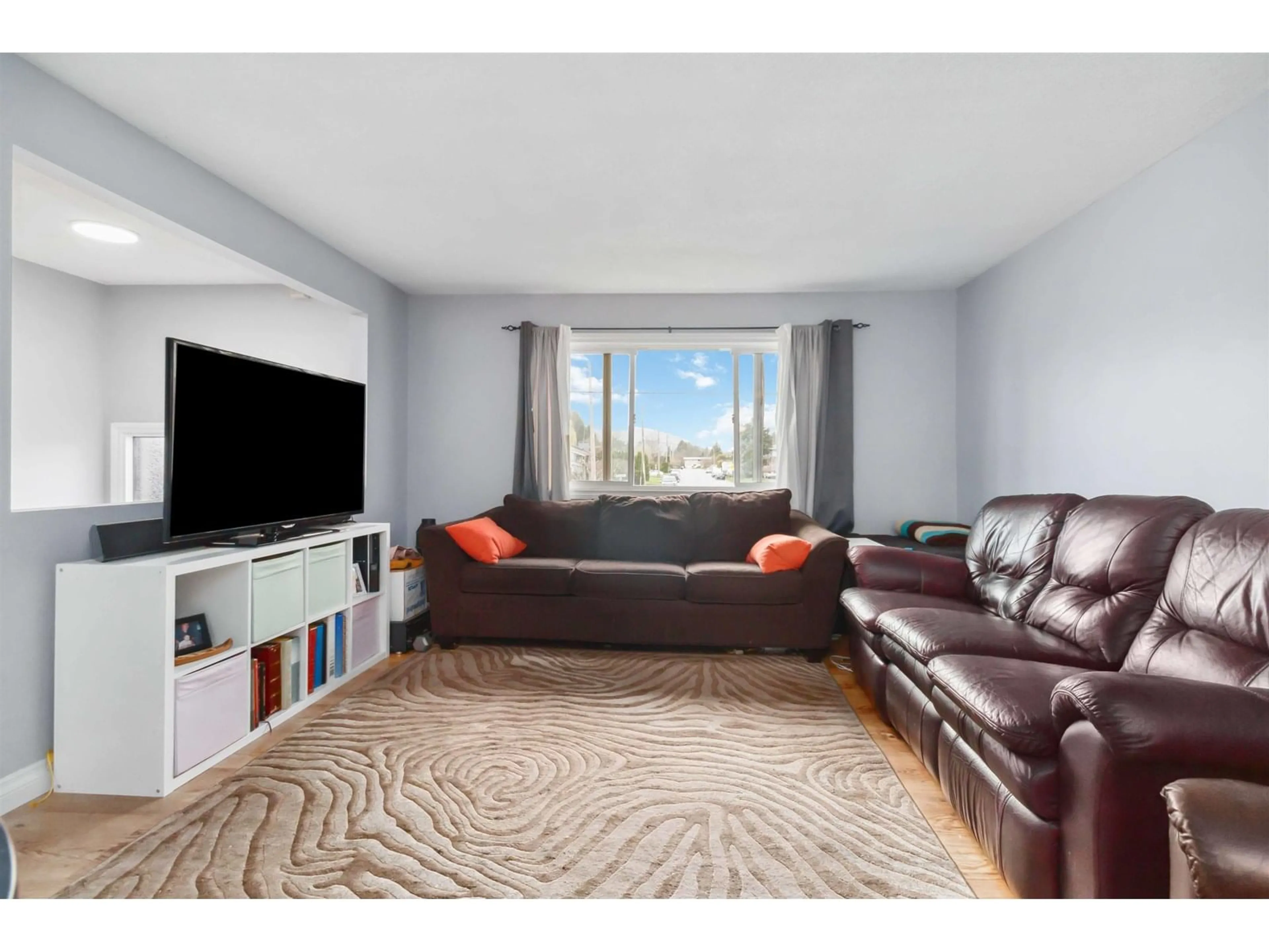 Living room with furniture, unknown for 8702 BROADWAY STREET, Chilliwack British Columbia V2P5V6