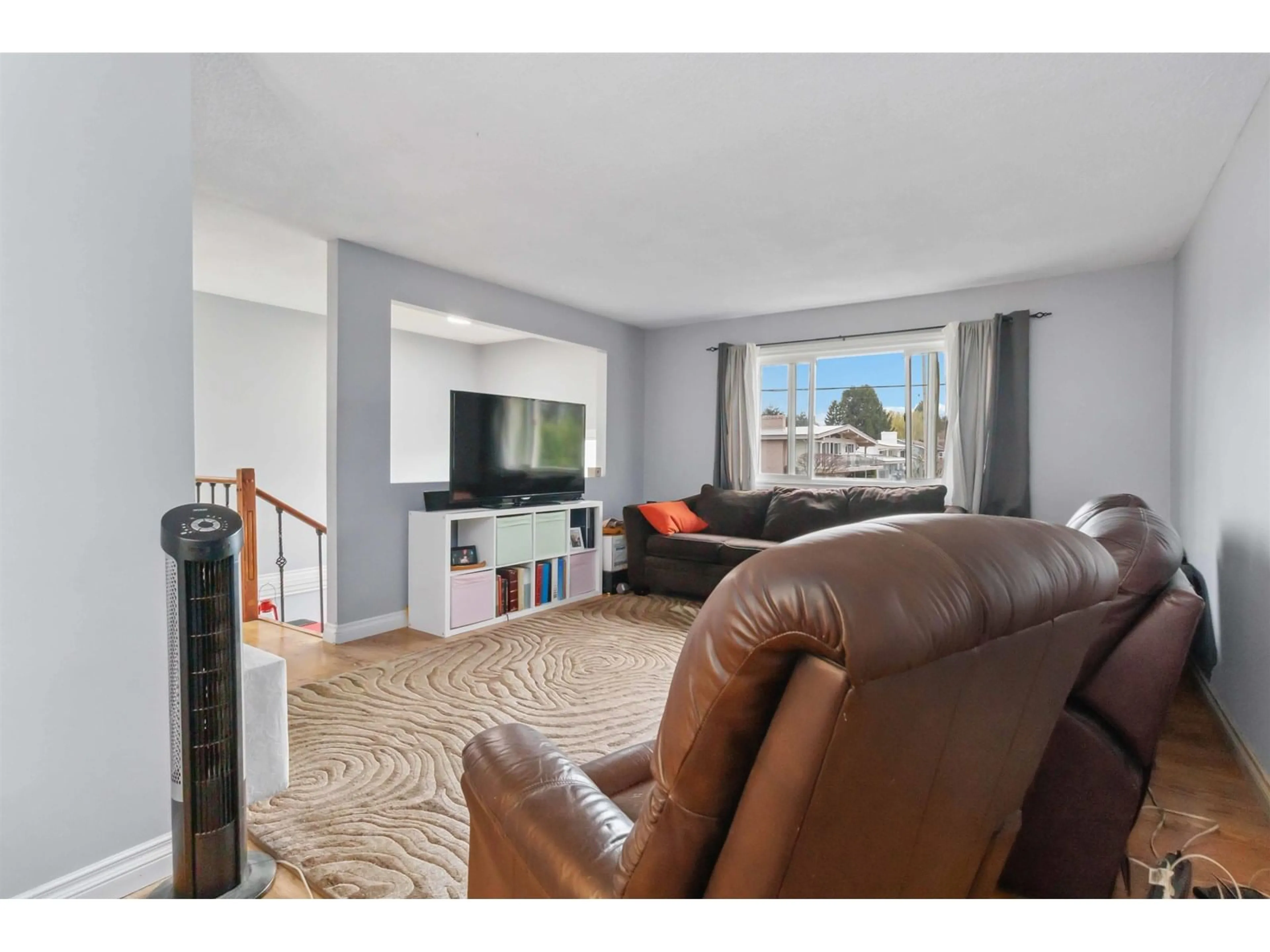 Living room with furniture, unknown for 8702 BROADWAY STREET, Chilliwack British Columbia V2P5V6