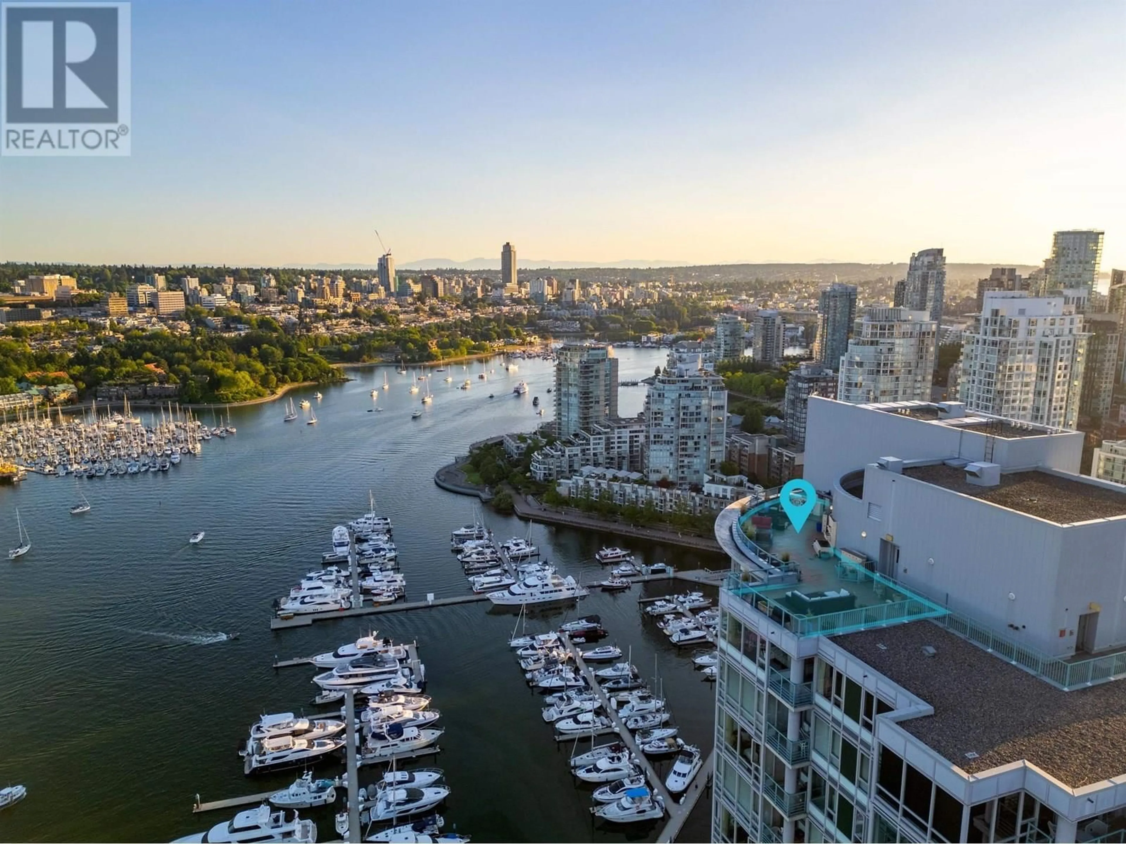 A pic from outside/outdoor area/front of a property/back of a property/a pic from drone, water/lake/river/ocean view for 3903 - 1033 MARINASIDE CRESCENT, Vancouver British Columbia V6Z3A3