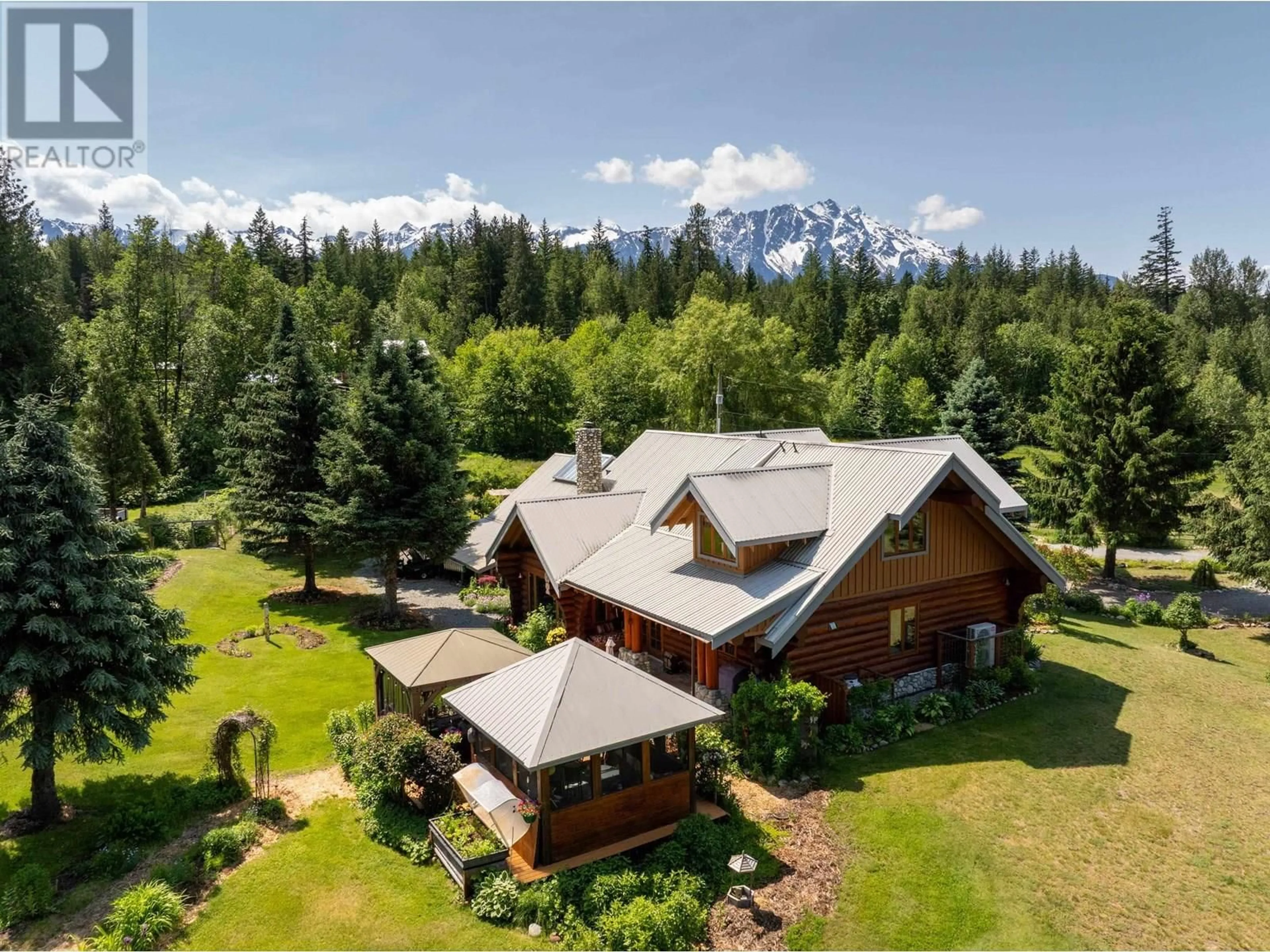 A pic from outside/outdoor area/front of a property/back of a property/a pic from drone, mountain view for 7744 OWL RIDGE ROAD, Pemberton British Columbia V0N2K0