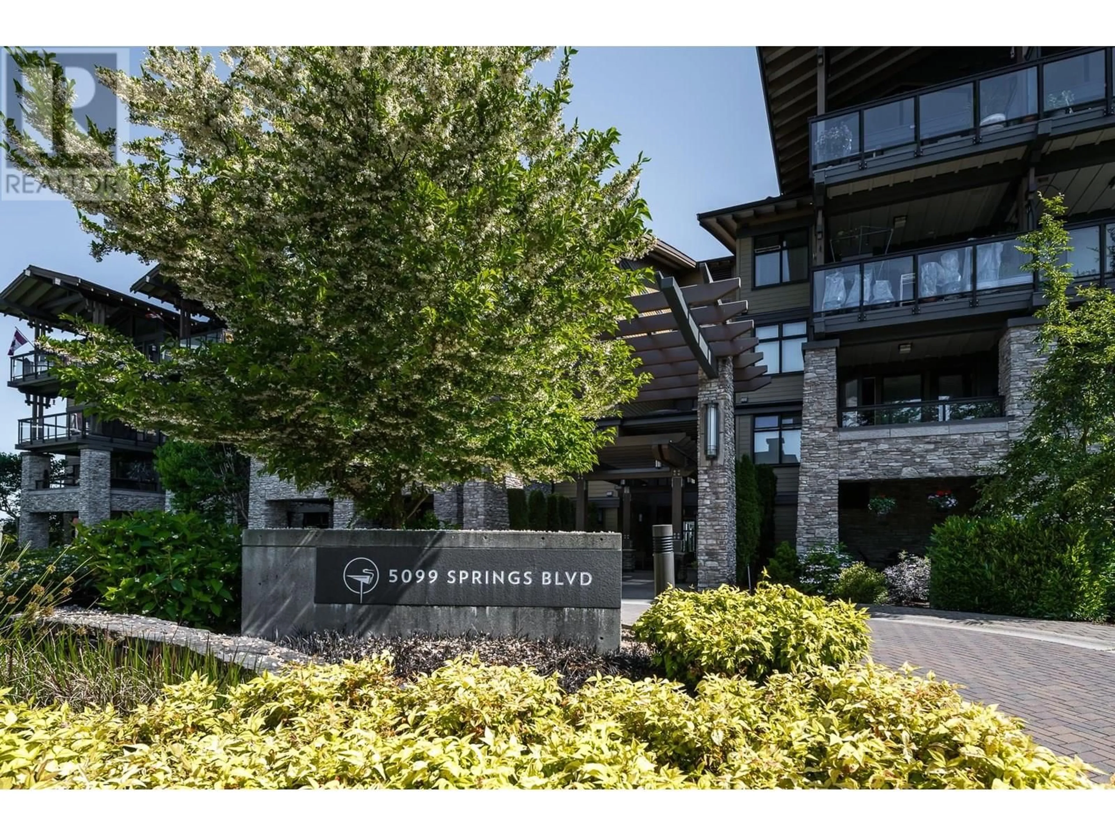 Indoor foyer for 210 - 5099 SPRINGS BOULEVARD, Delta British Columbia V4M0A2