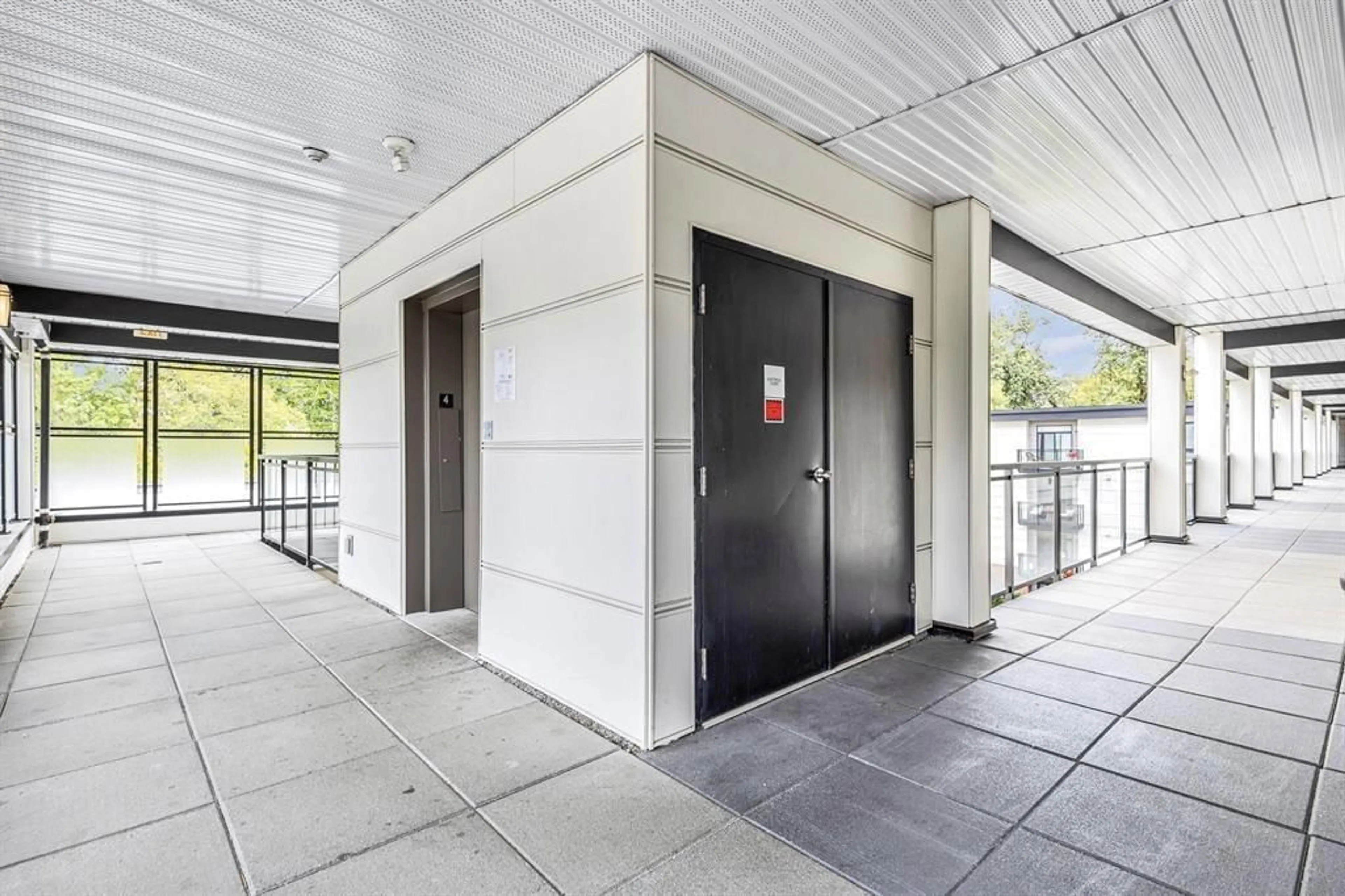 Indoor foyer for 413 - 14358 60, Surrey British Columbia V3X0G3