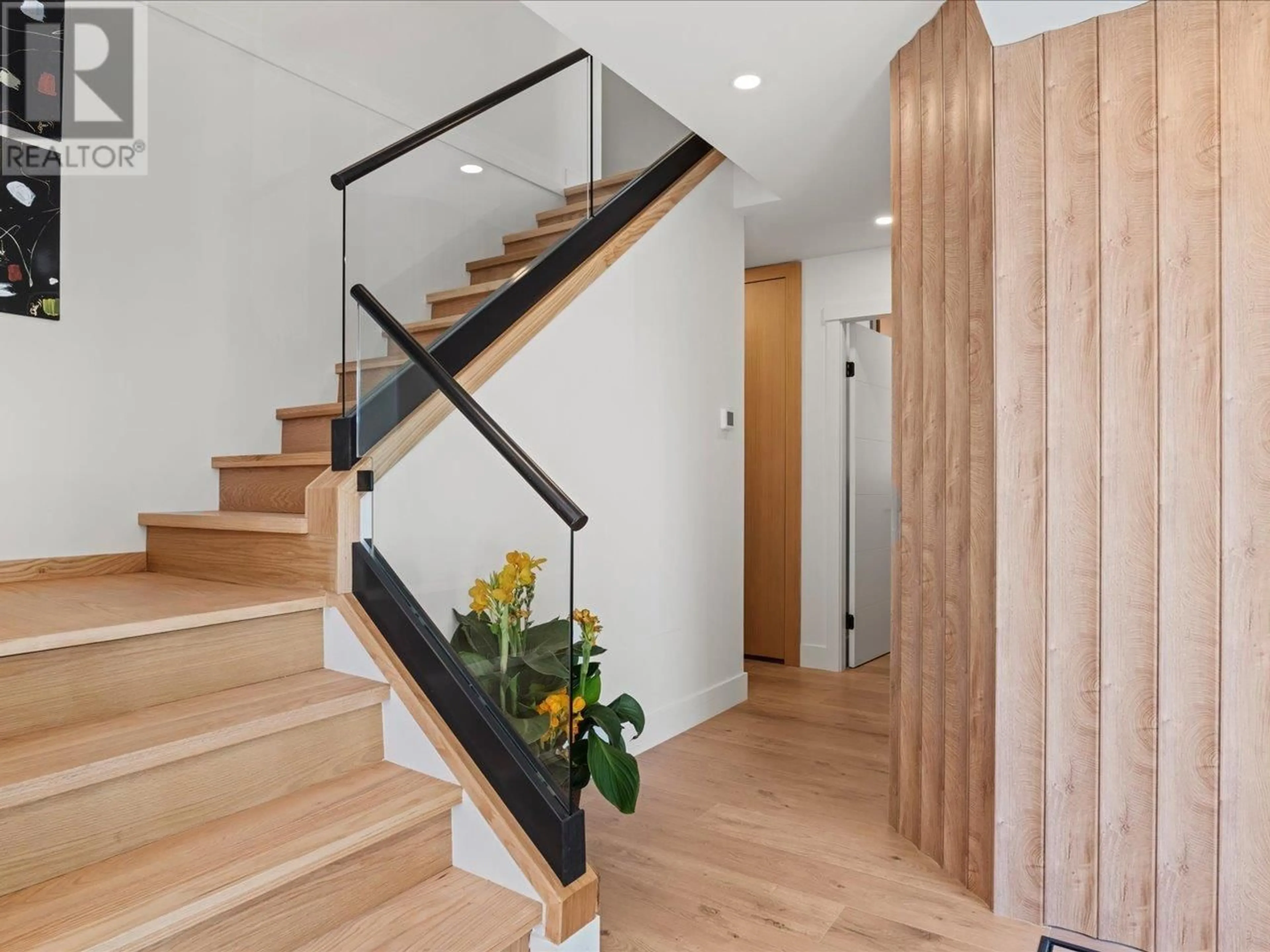 Stairs for 1135 SETTLERS COURT, Port Coquitlam British Columbia V3C5Y5