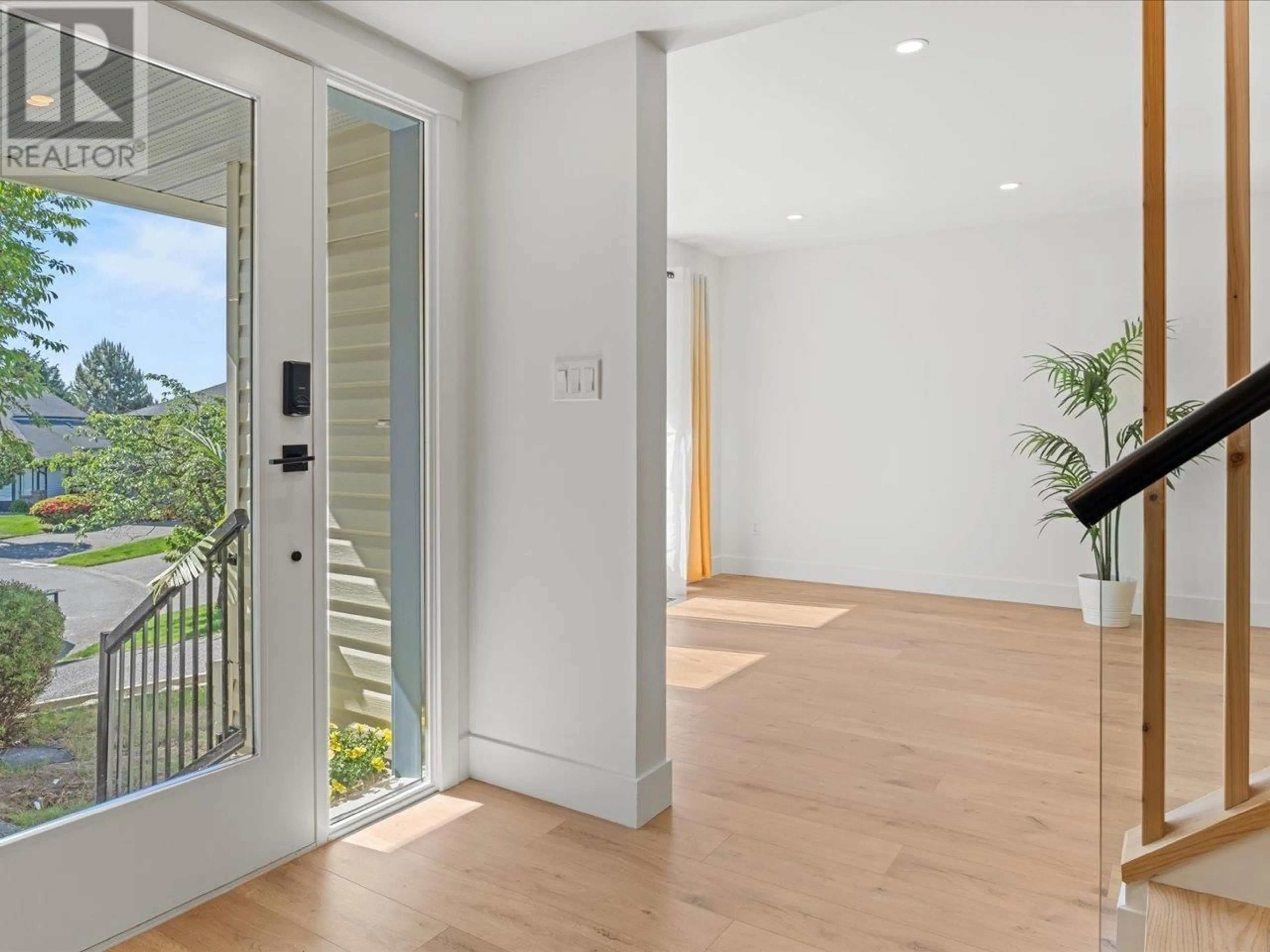 Indoor entryway for 1135 SETTLERS COURT, Port Coquitlam British Columbia V3C5Y5