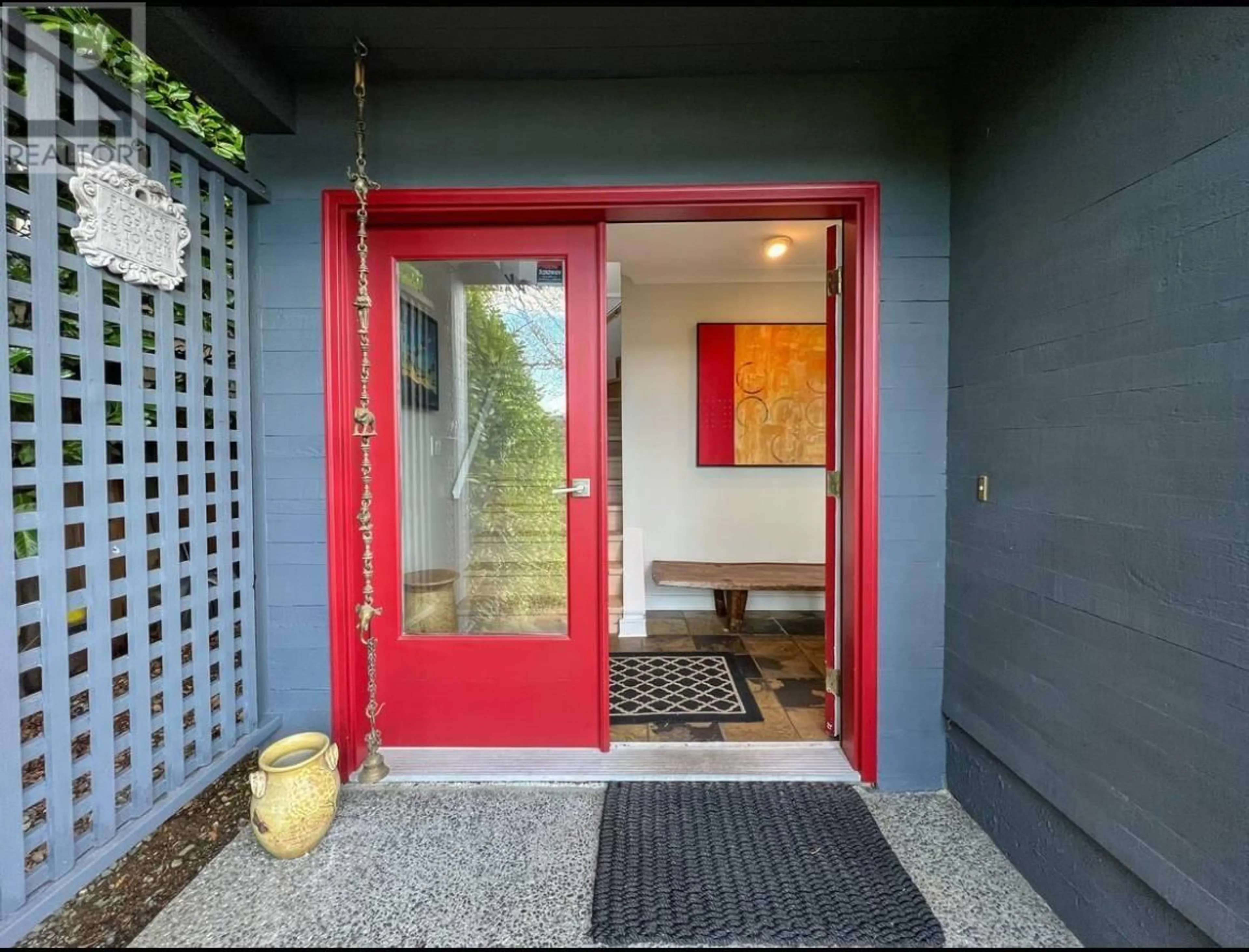 Indoor entryway for 6236 WELLINGTON AVENUE, West Vancouver British Columbia V7W2H4