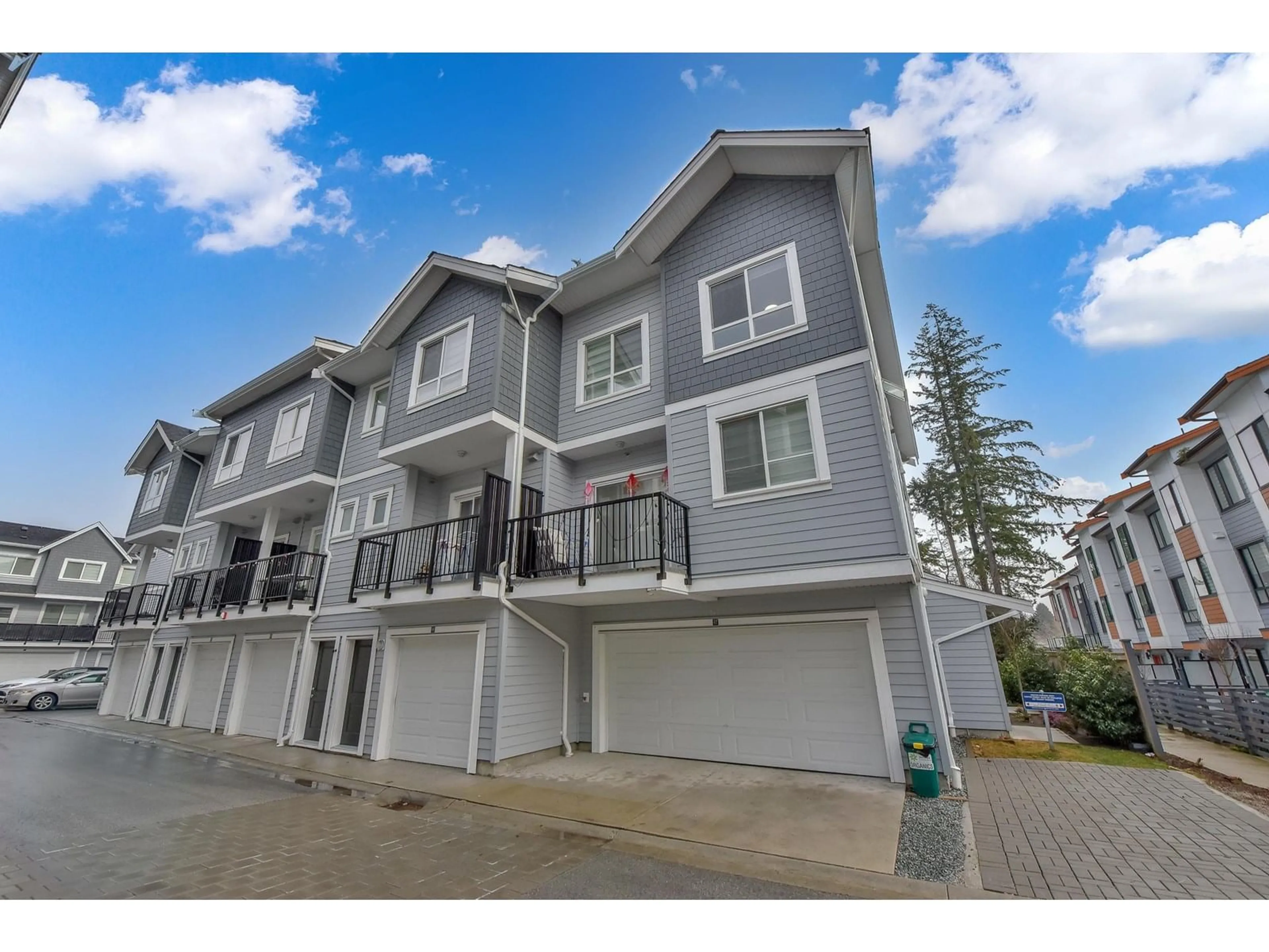 A pic from outside/outdoor area/front of a property/back of a property/a pic from drone, unknown for 27 - 12830 62, Surrey British Columbia V3X0K8