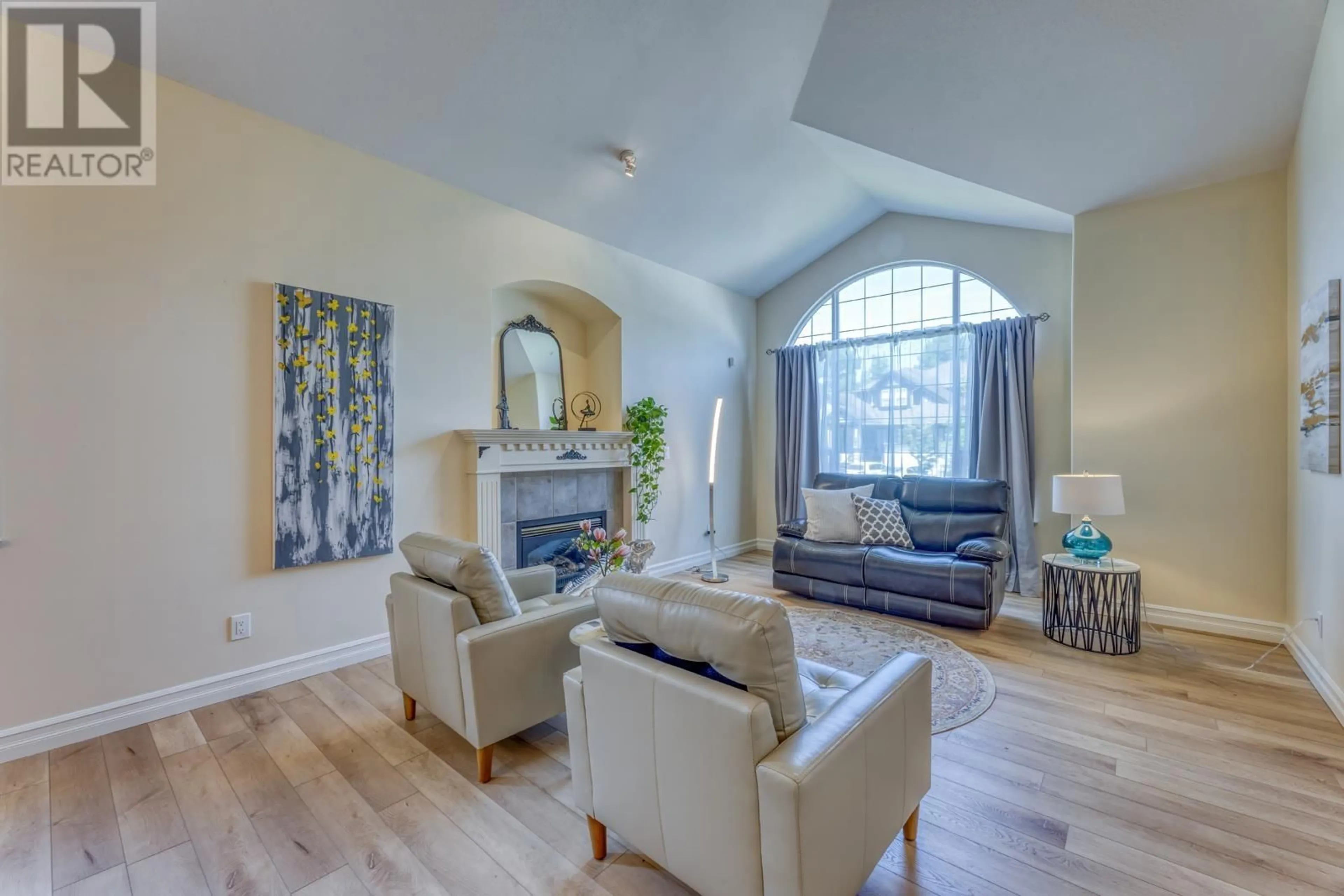 Living room with furniture, unknown for 22734 HOLYROOD AVENUE, Maple Ridge British Columbia V2X6E7