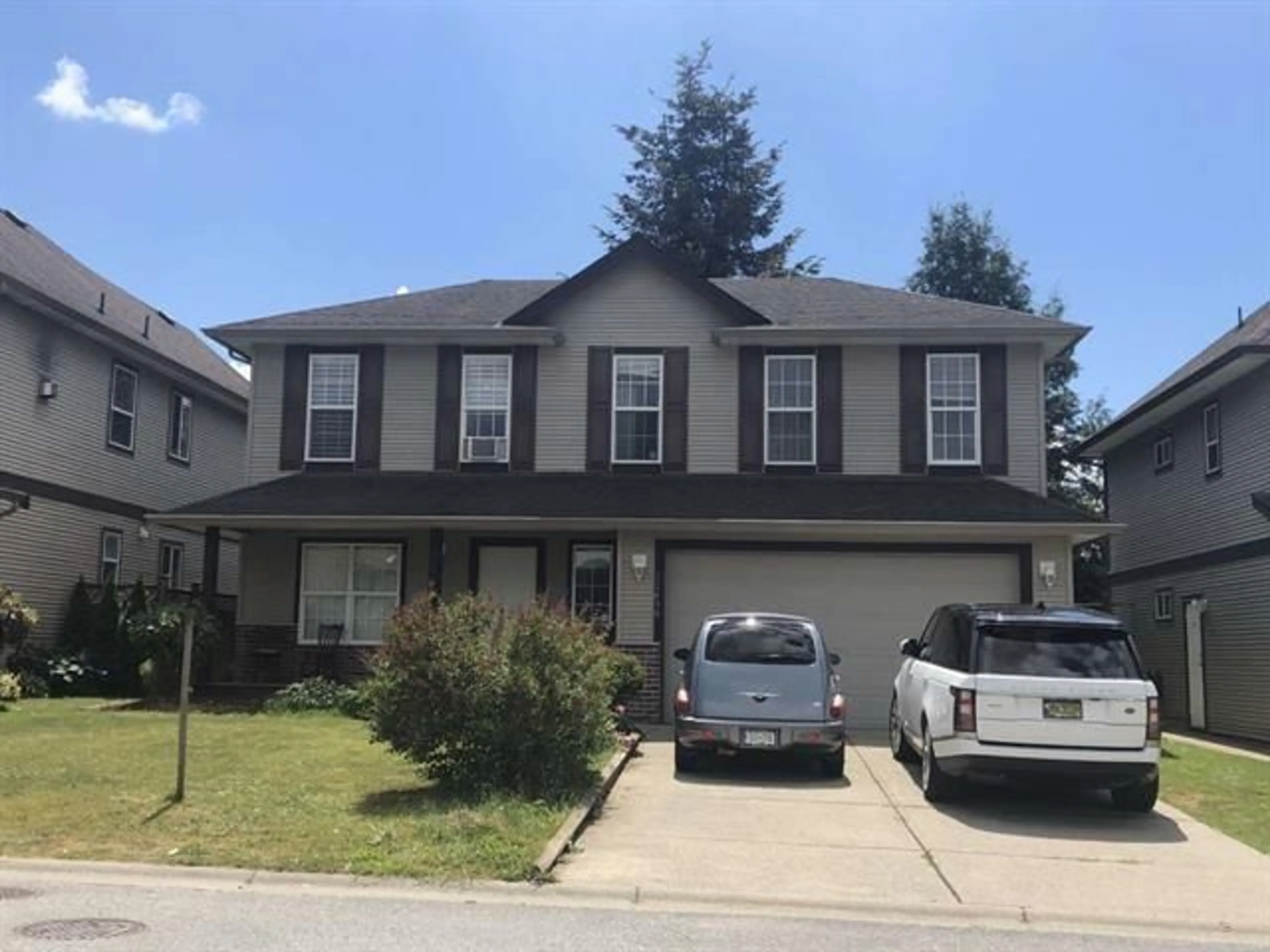 Home with vinyl exterior material, street for 32690 HOOD, Mission British Columbia V2V7P5