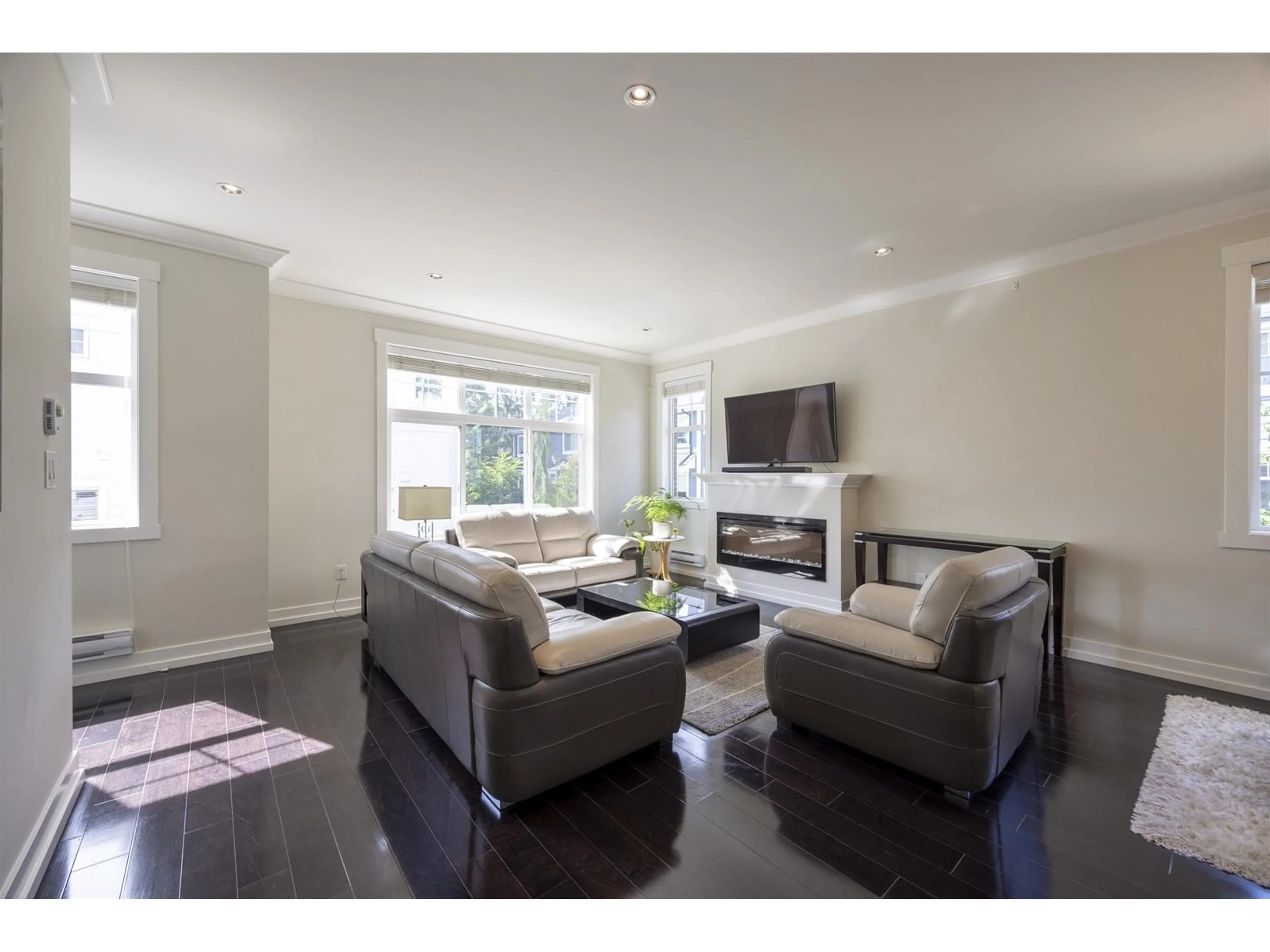 Living room with furniture, wood/laminate floor for 16 - 16458 23A, Surrey British Columbia V3Z0L9
