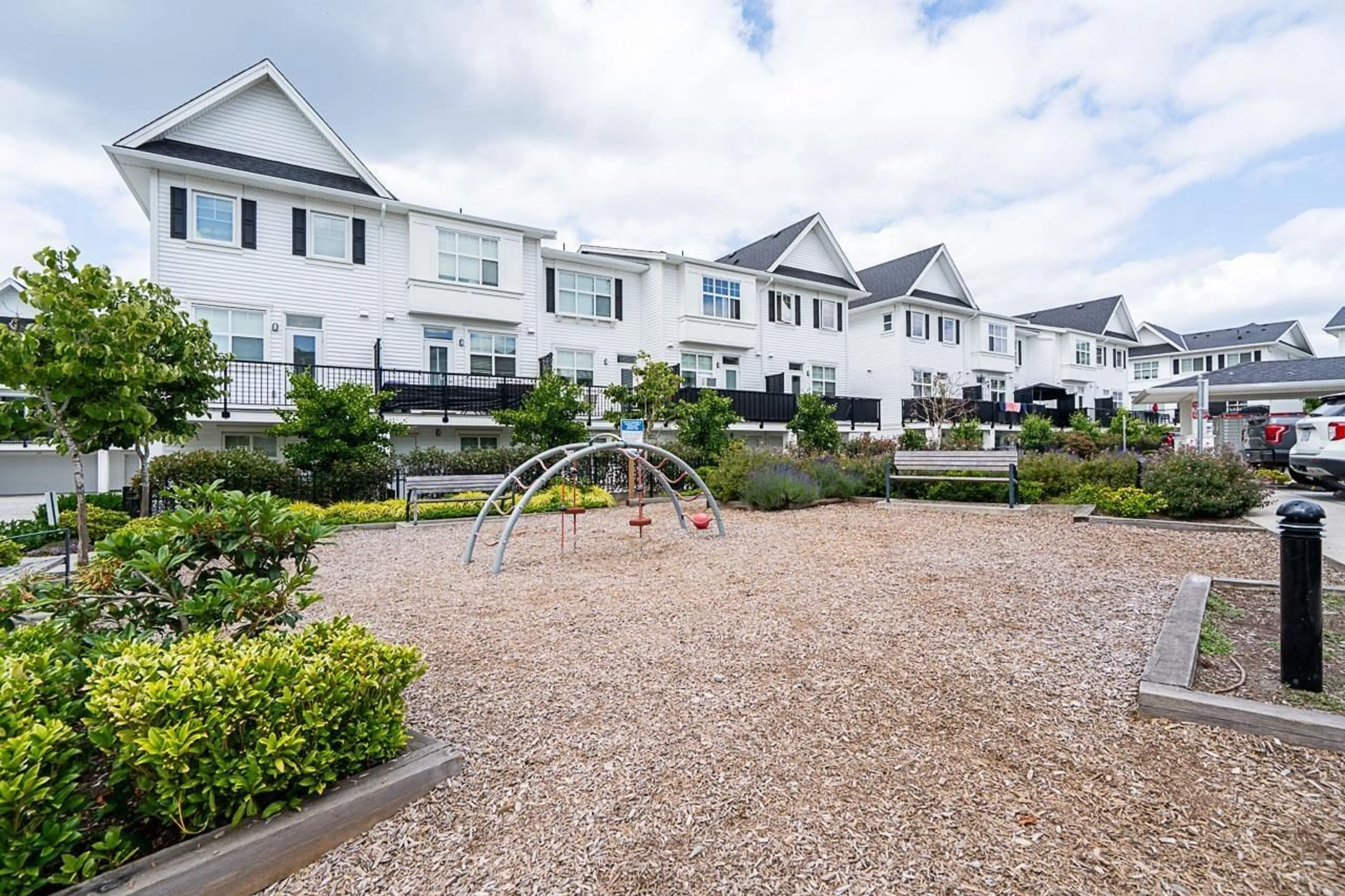 A pic from outside/outdoor area/front of a property/back of a property/a pic from drone, unknown for 26 - 27735 ROUNDHOUSE, Abbotsford British Columbia V4X0B9
