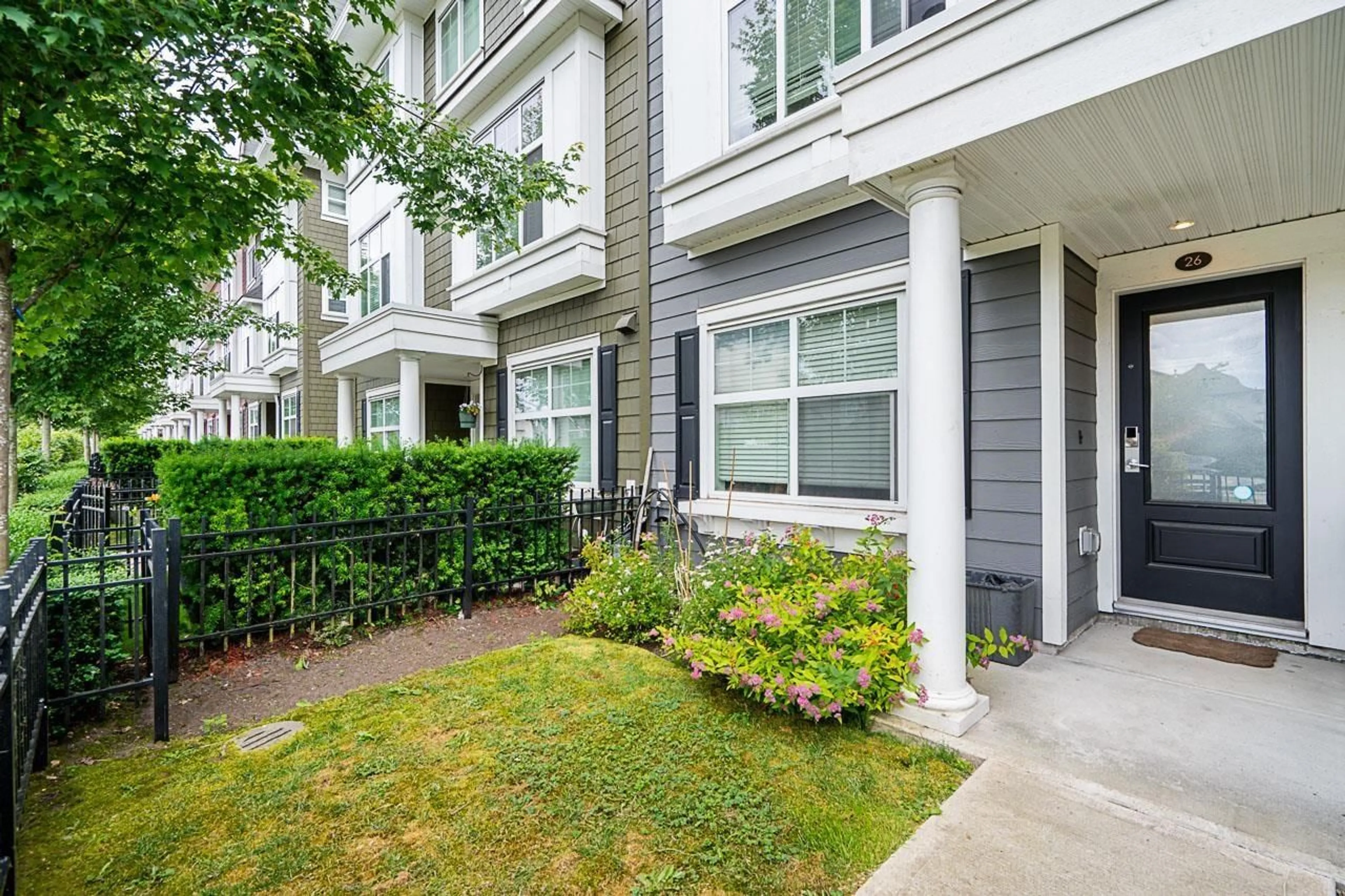 Patio, street for 26 - 27735 ROUNDHOUSE, Abbotsford British Columbia V4X0B9