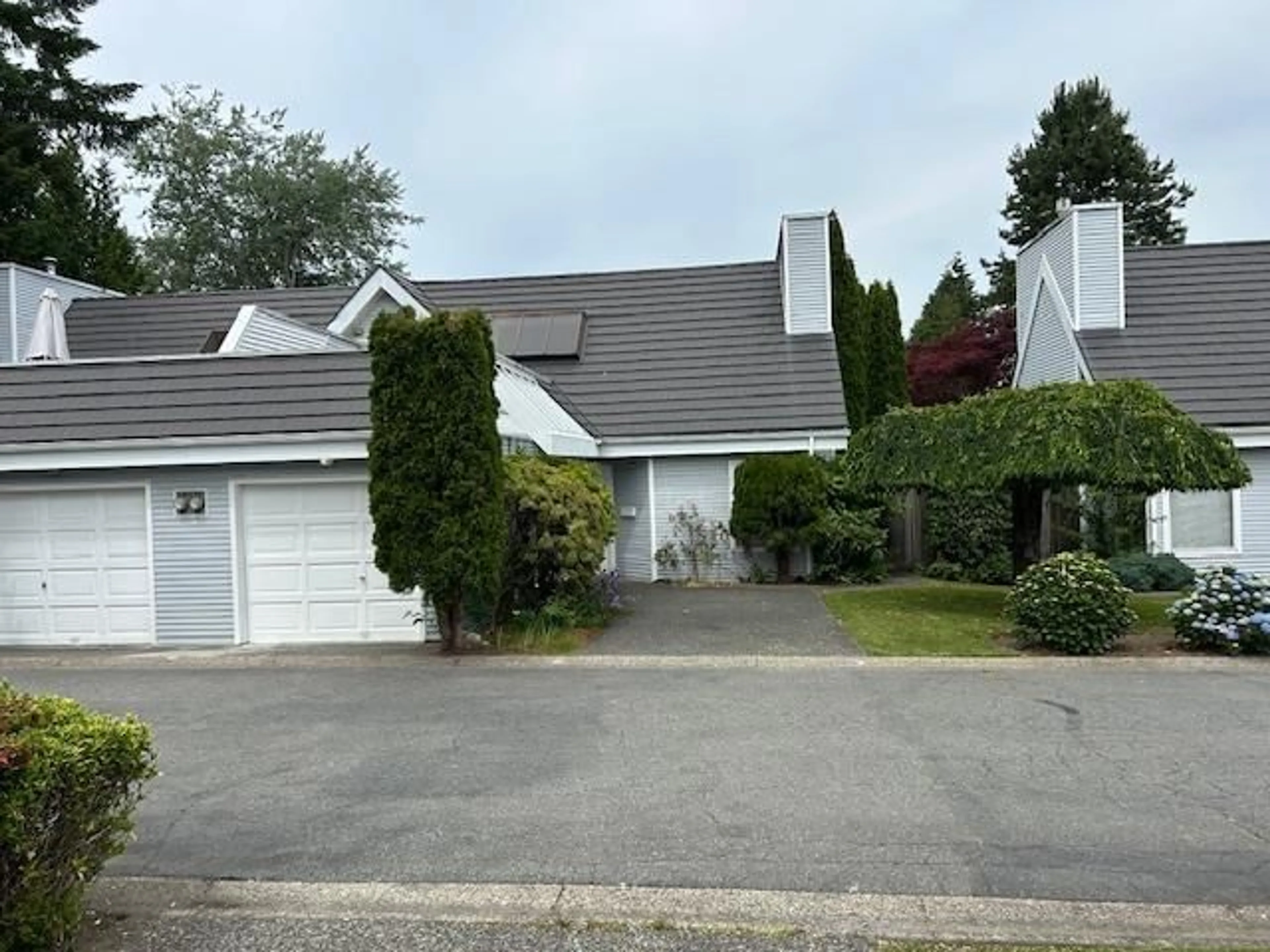 A pic from outside/outdoor area/front of a property/back of a property/a pic from drone, street for 9 - 9785 152B, Surrey British Columbia V3R9W2