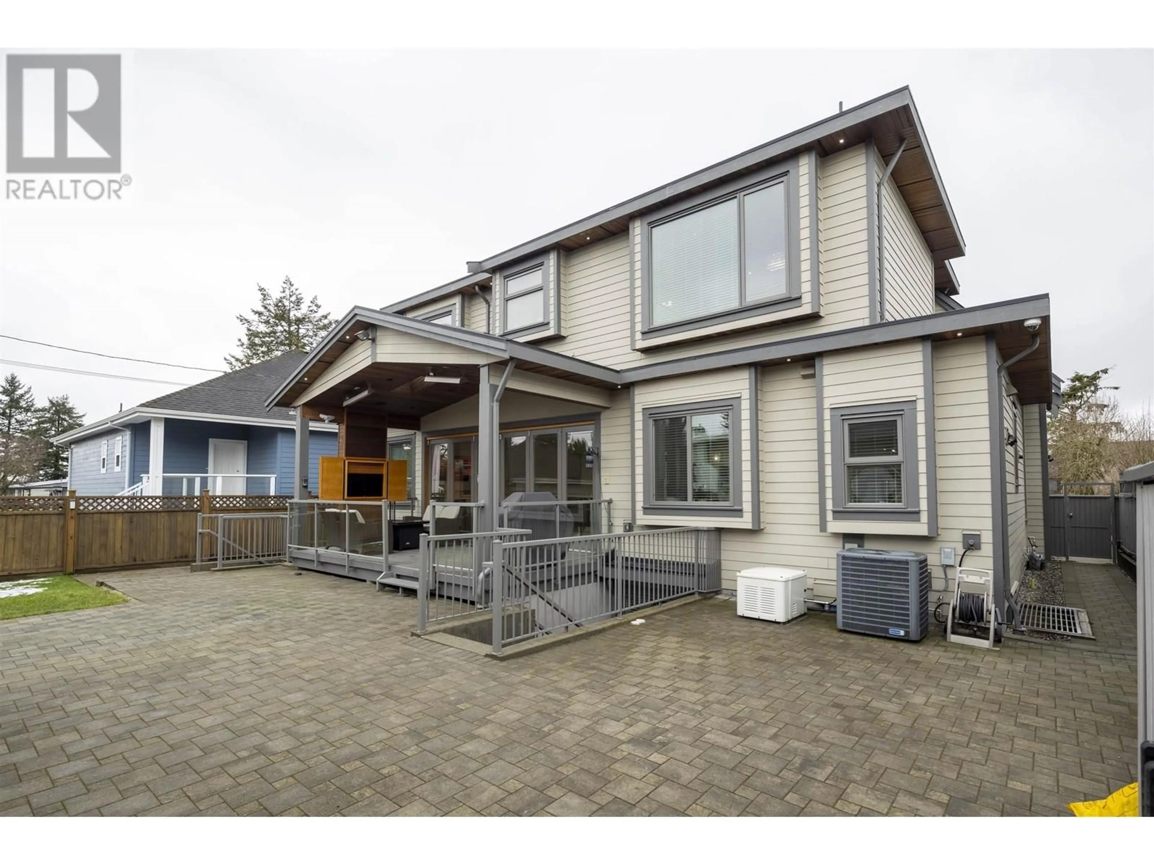 Patio, street for 2052 PAULUS CRESCENT, Burnaby British Columbia V5A2M1