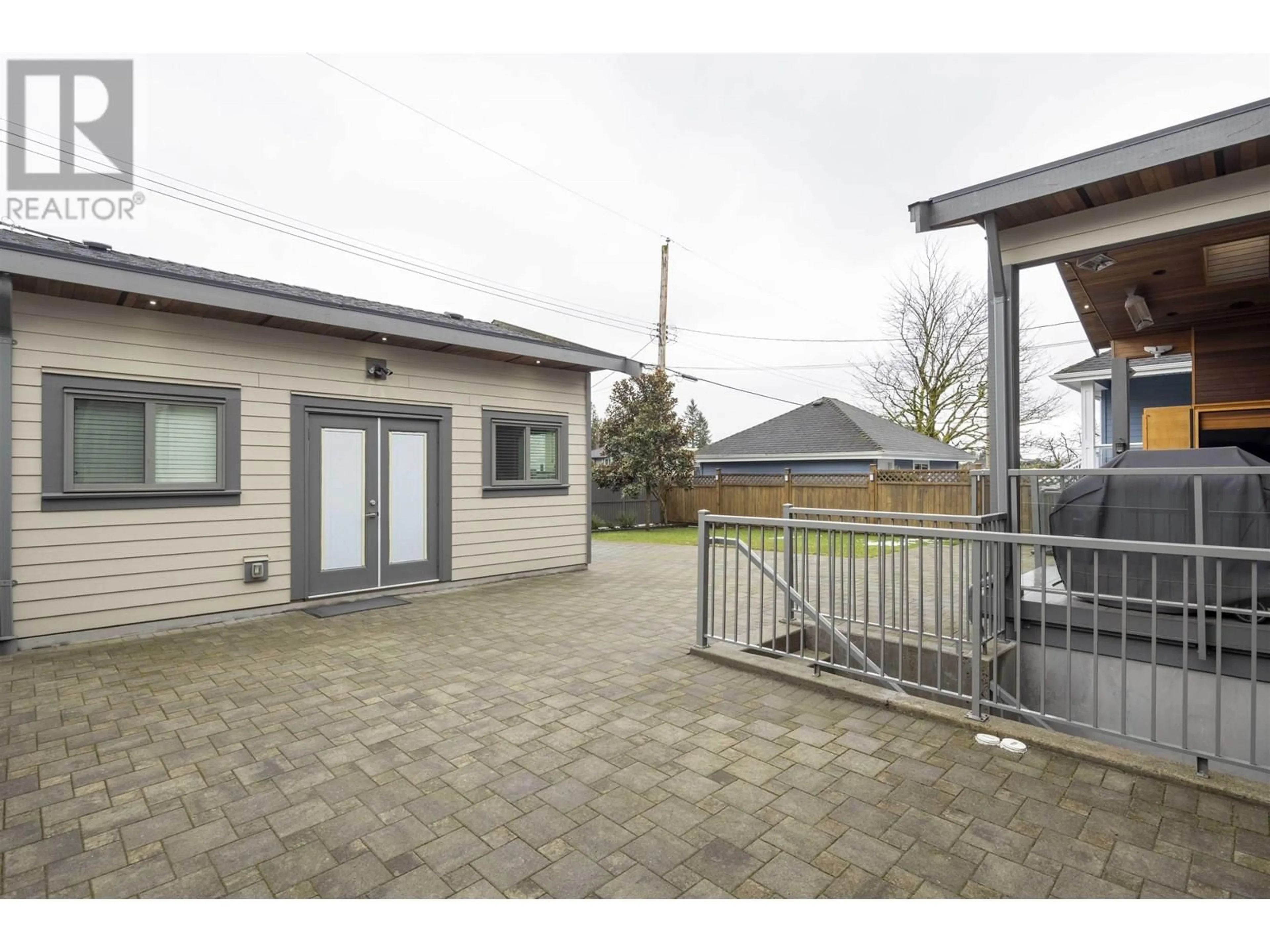 Patio, street for 2052 PAULUS CRESCENT, Burnaby British Columbia V5A2M1