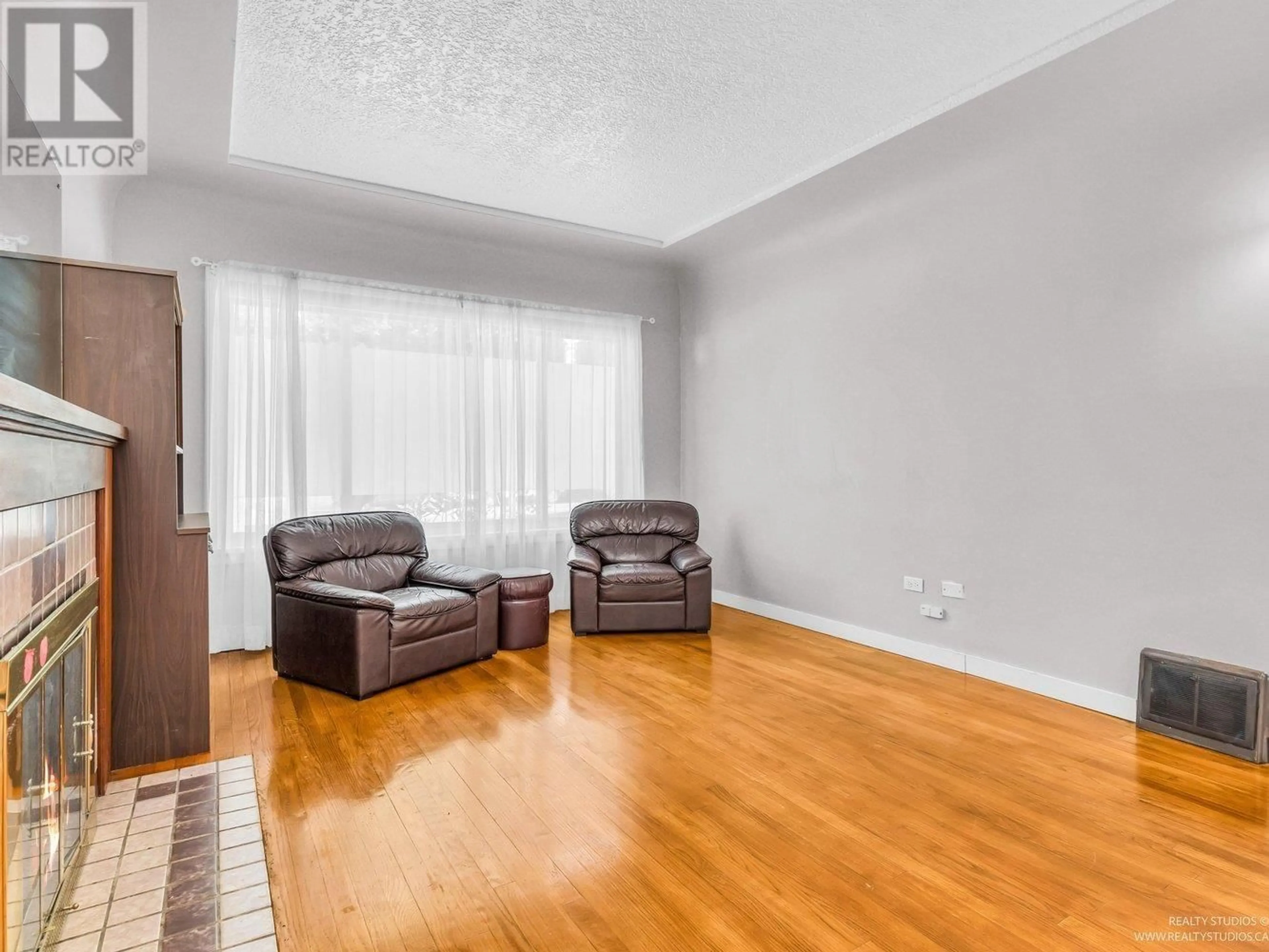 Living room with furniture, unknown for 1032 49TH AVENUE, Vancouver British Columbia V5W2H8