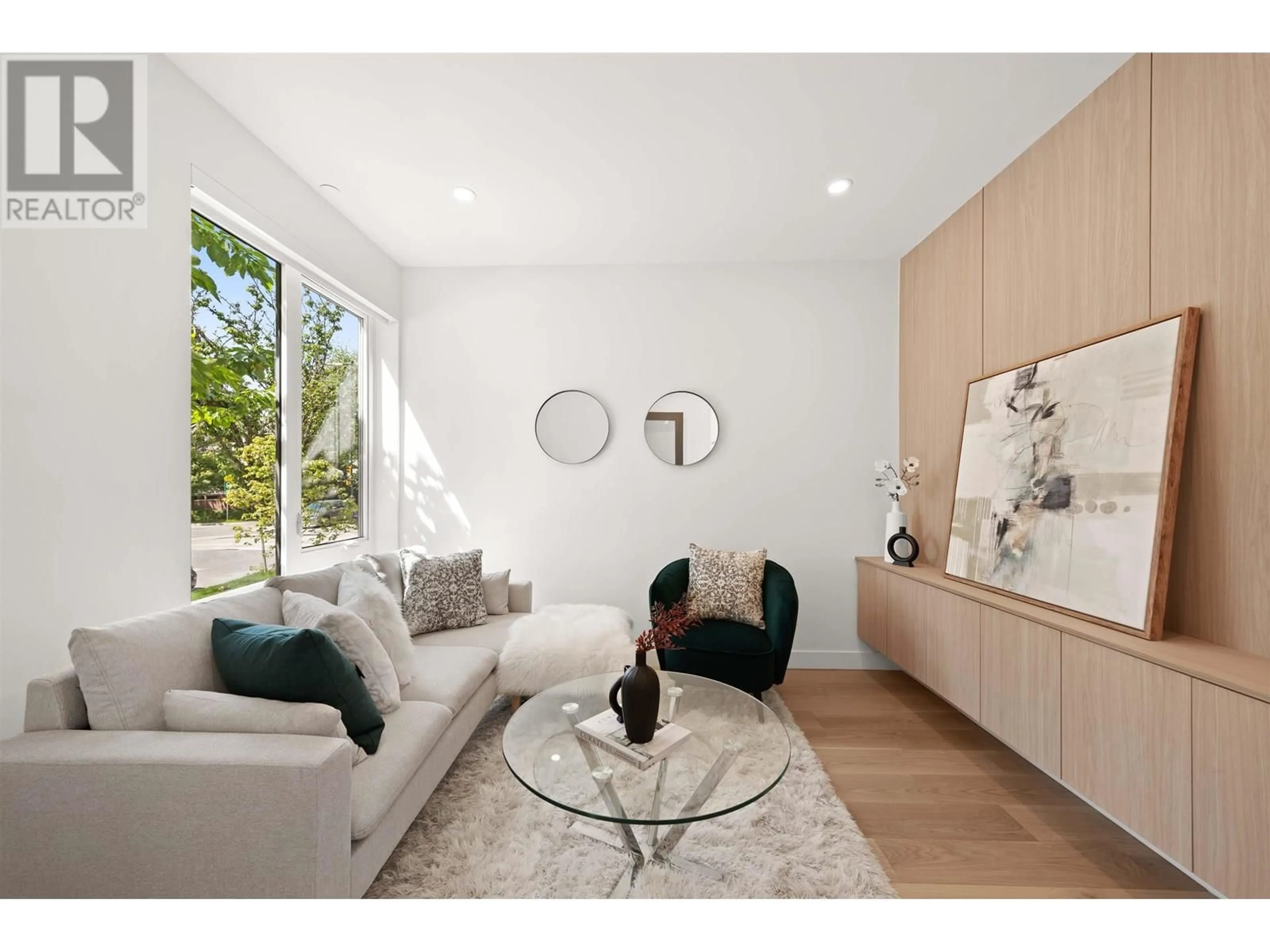 Living room with furniture, wood/laminate floor for 2412 VICTORIA DRIVE, Vancouver British Columbia V5N1T8