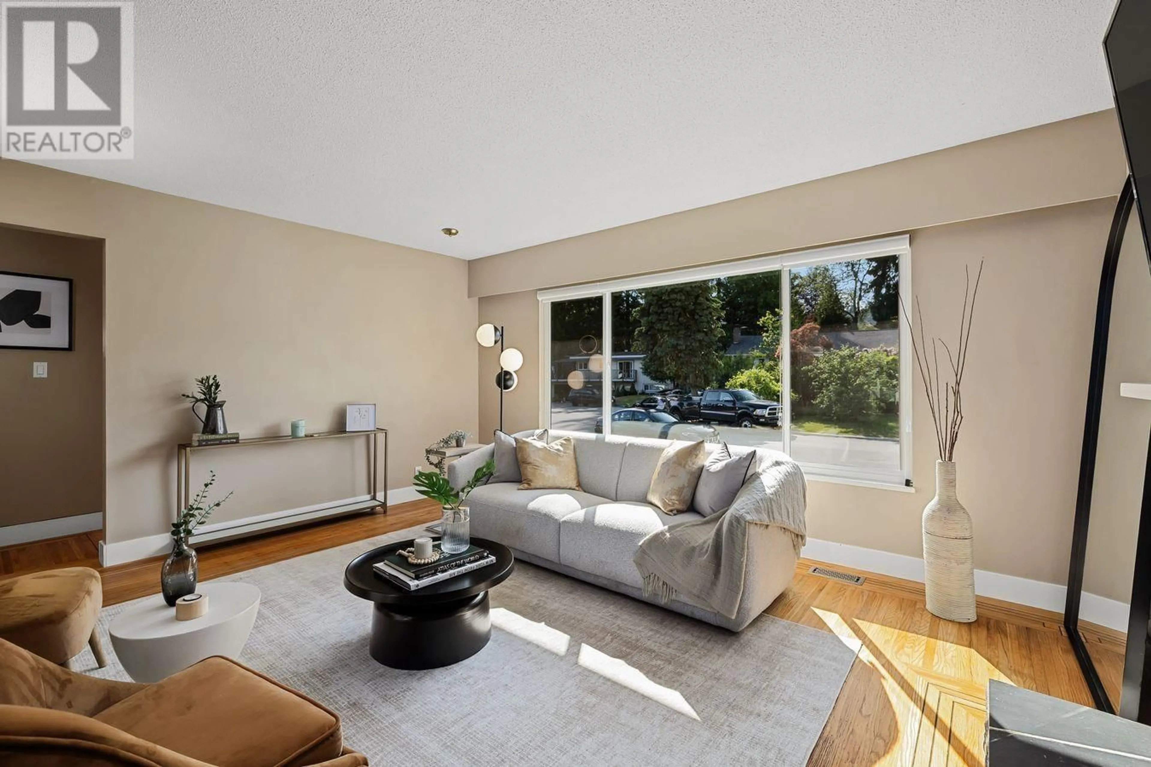 Living room with furniture, unknown for 912 SEACREST COURT, Port Moody British Columbia V3H1K5