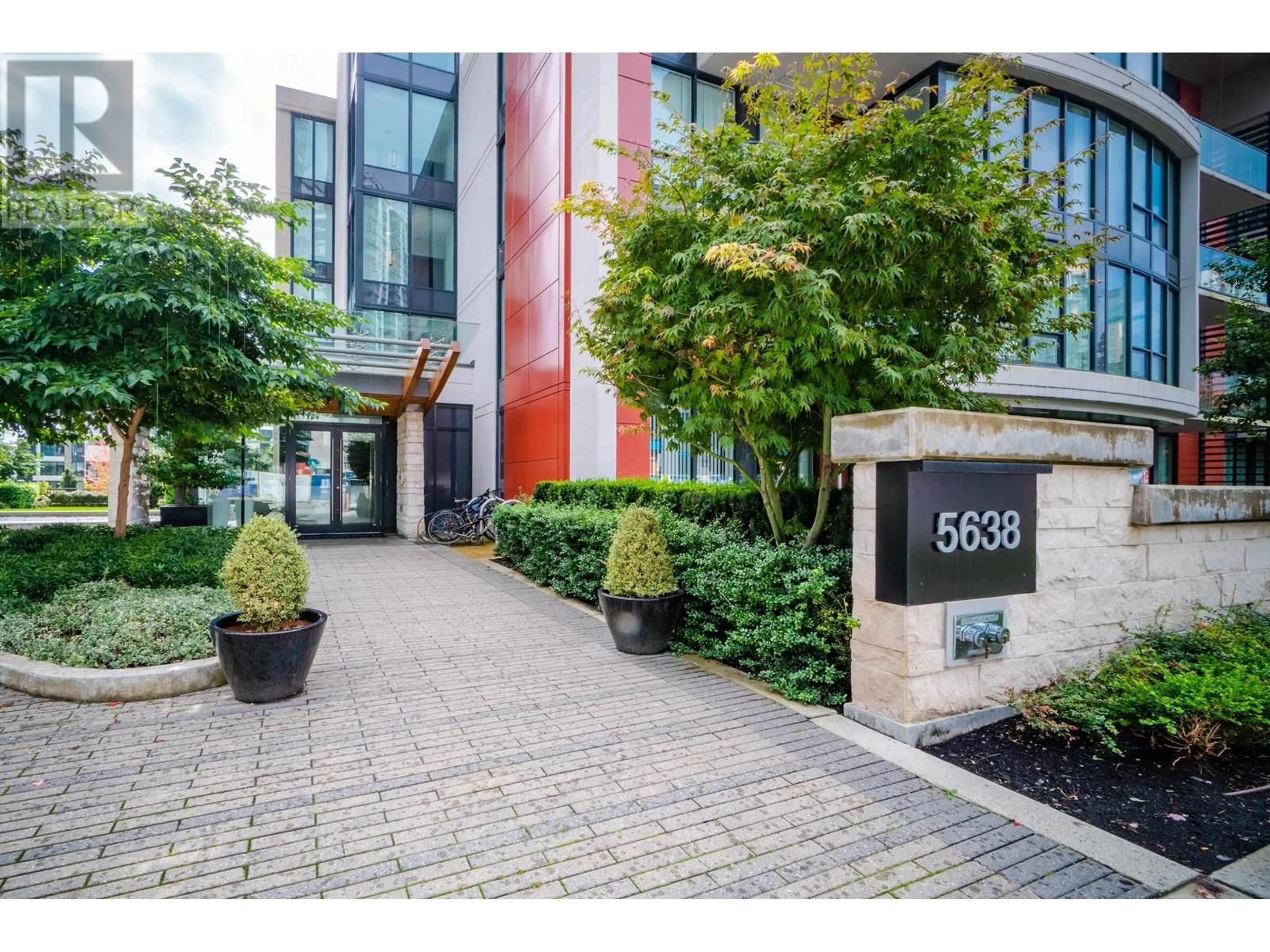 Indoor foyer for 210 - 5638 BIRNEY AVENUE, Vancouver British Columbia V6S0H8