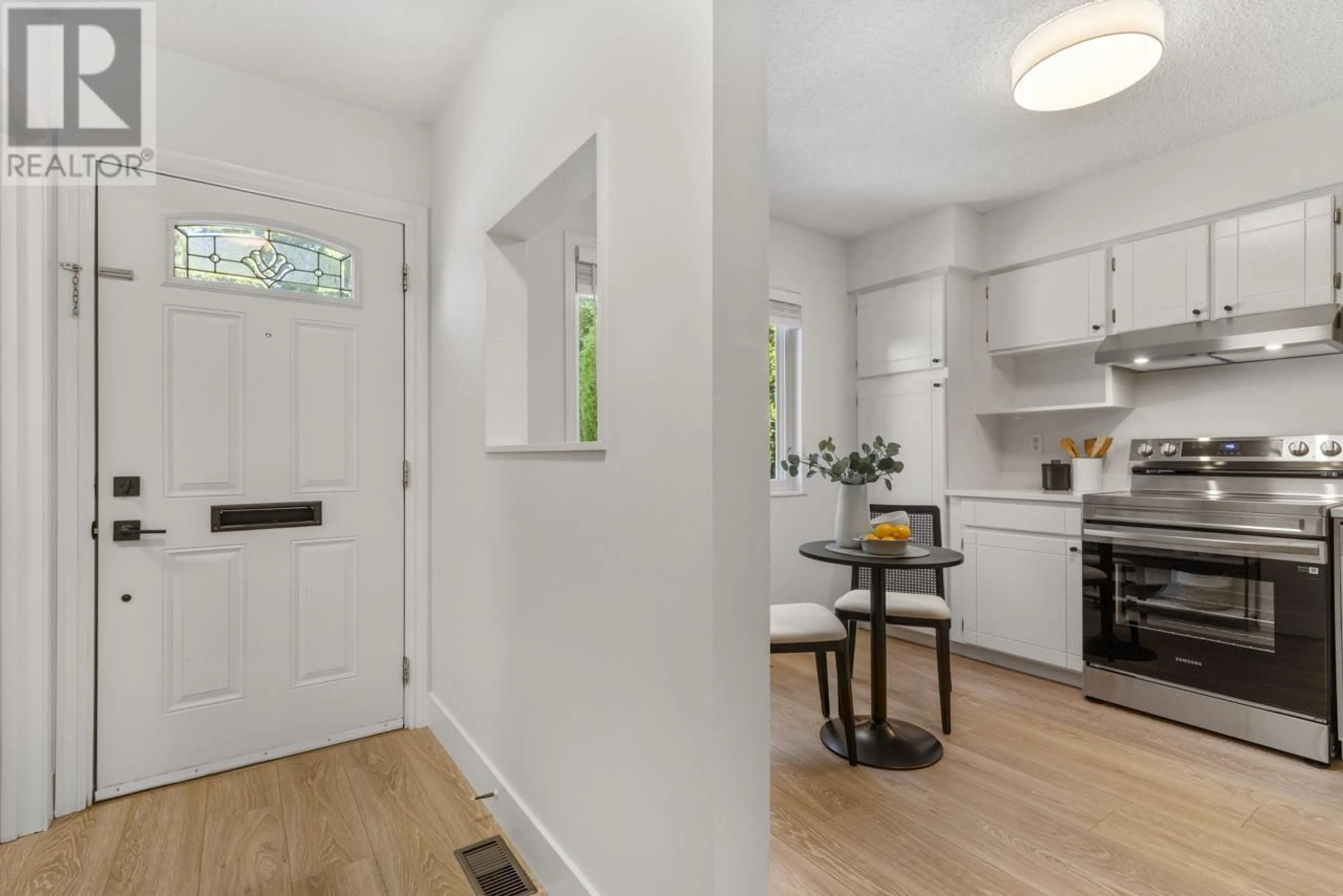Indoor entryway for 280A EVERGREEN DRIVE, Port Moody British Columbia V3H1S2