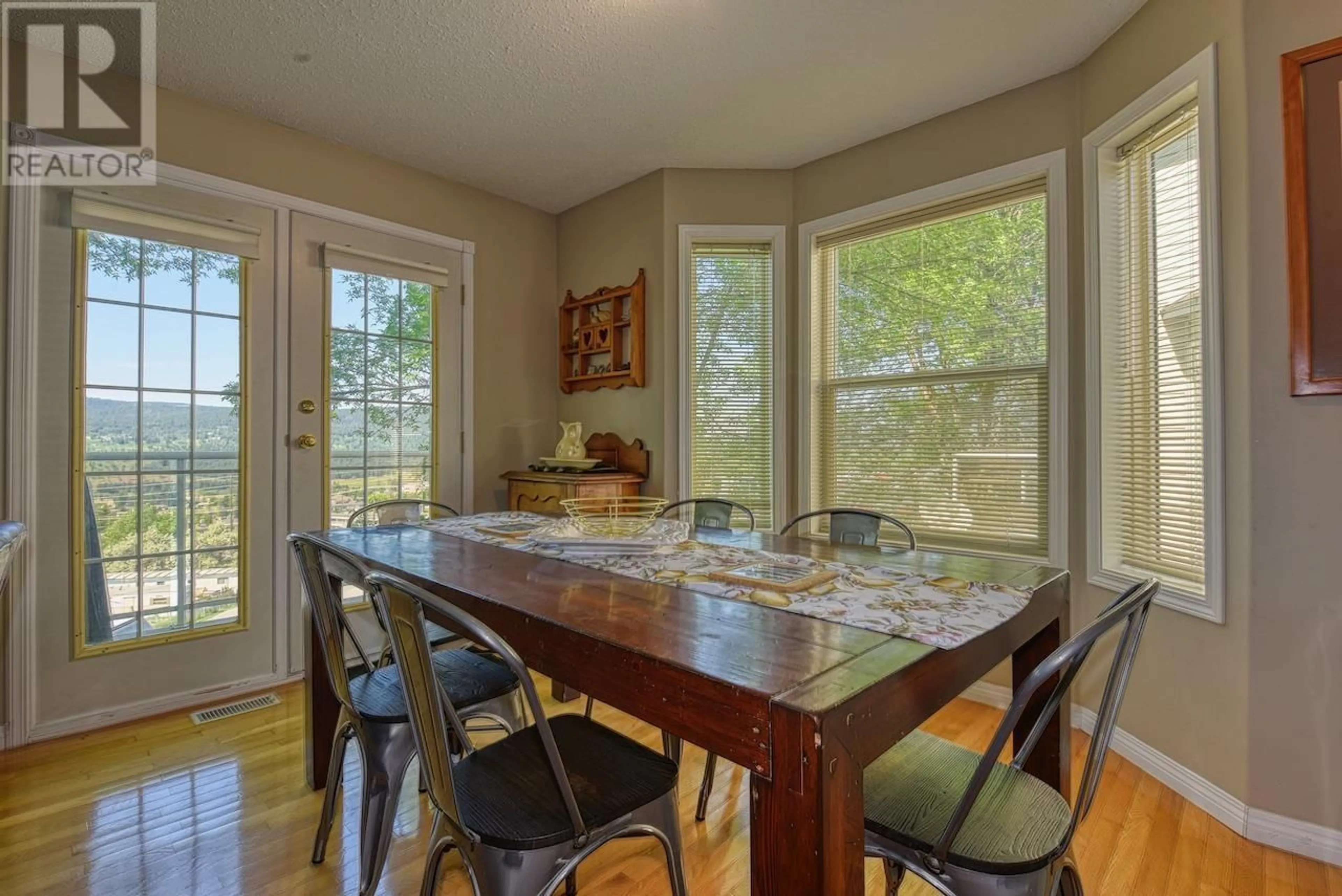 Dining room, wood/laminate floor for 19 - 350 PEARKES DRIVE, Williams Lake British Columbia V2G4T2