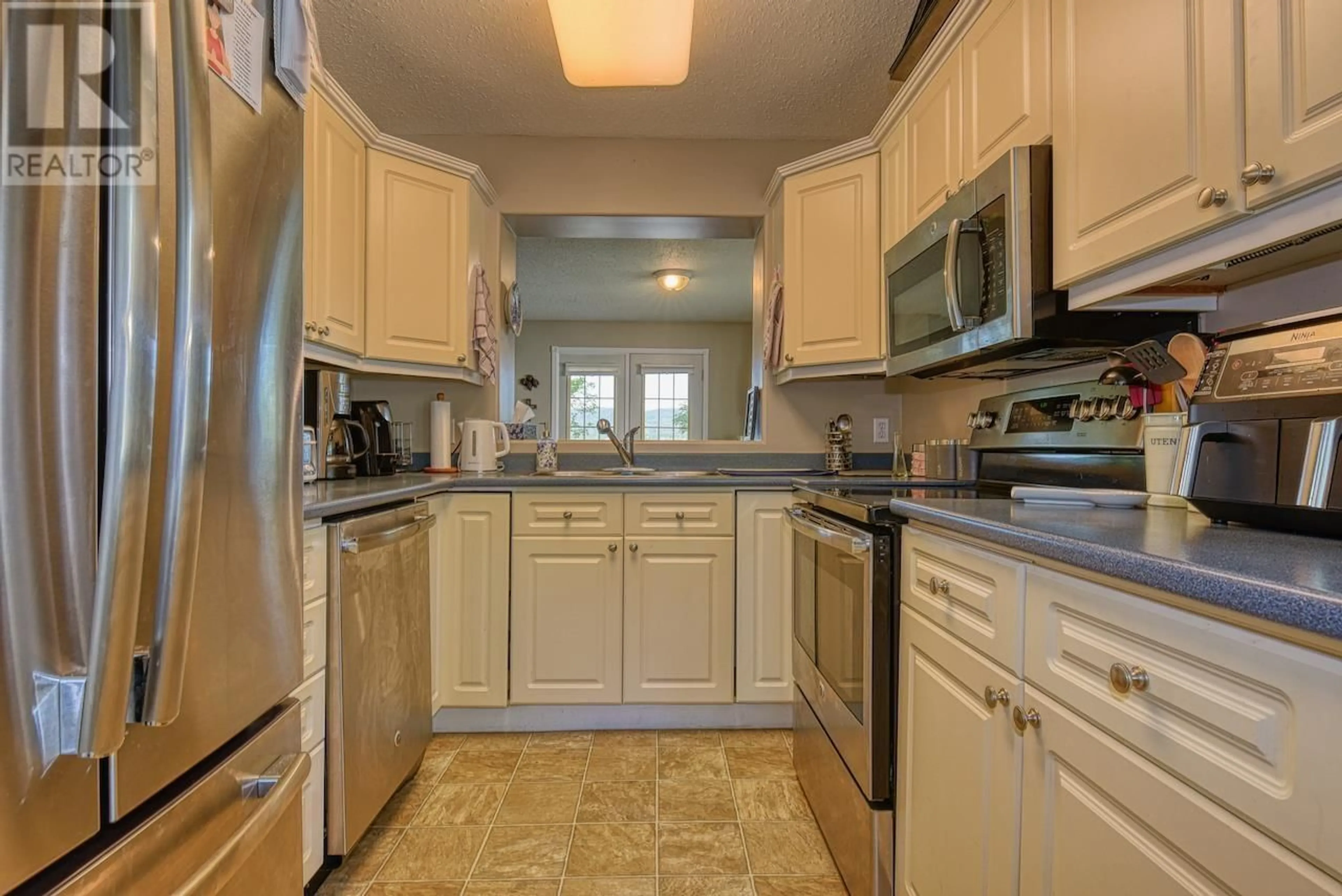Standard kitchen, ceramic/tile floor for 19 - 350 PEARKES DRIVE, Williams Lake British Columbia V2G4T2