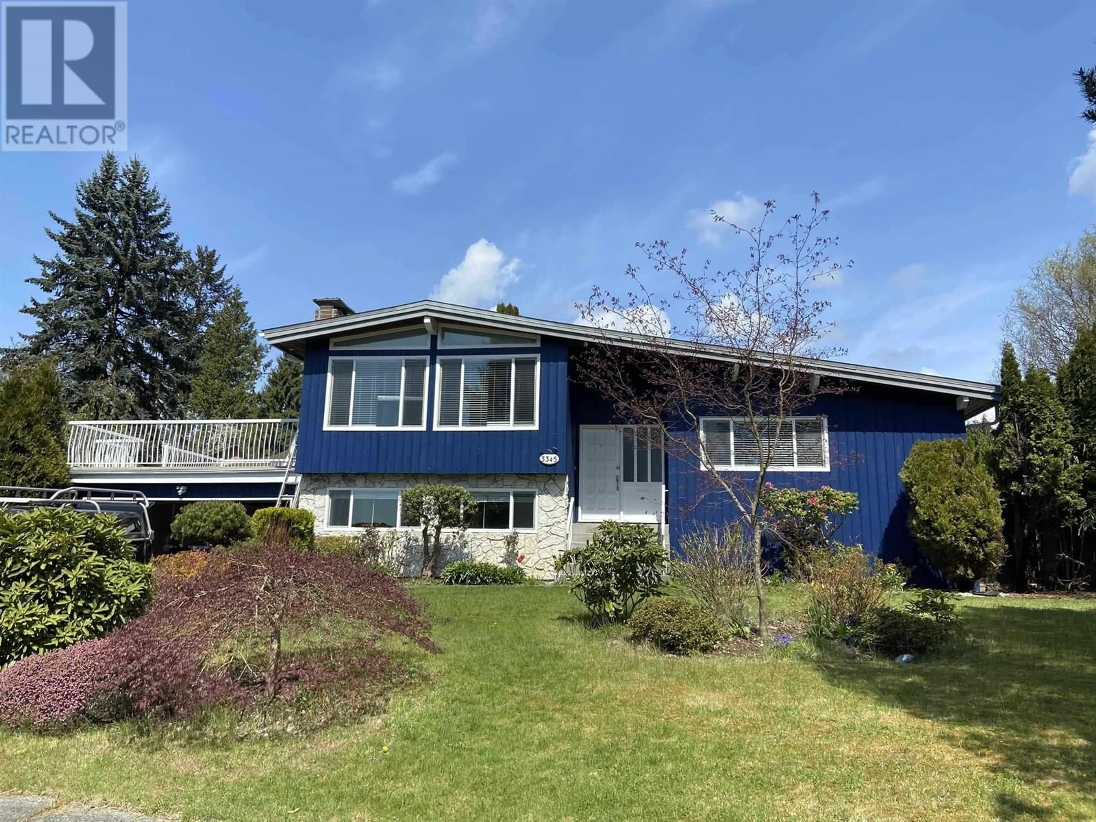 Home with vinyl exterior material, unknown for 3345 CARDINAL DRIVE, Burnaby British Columbia V5A2T7