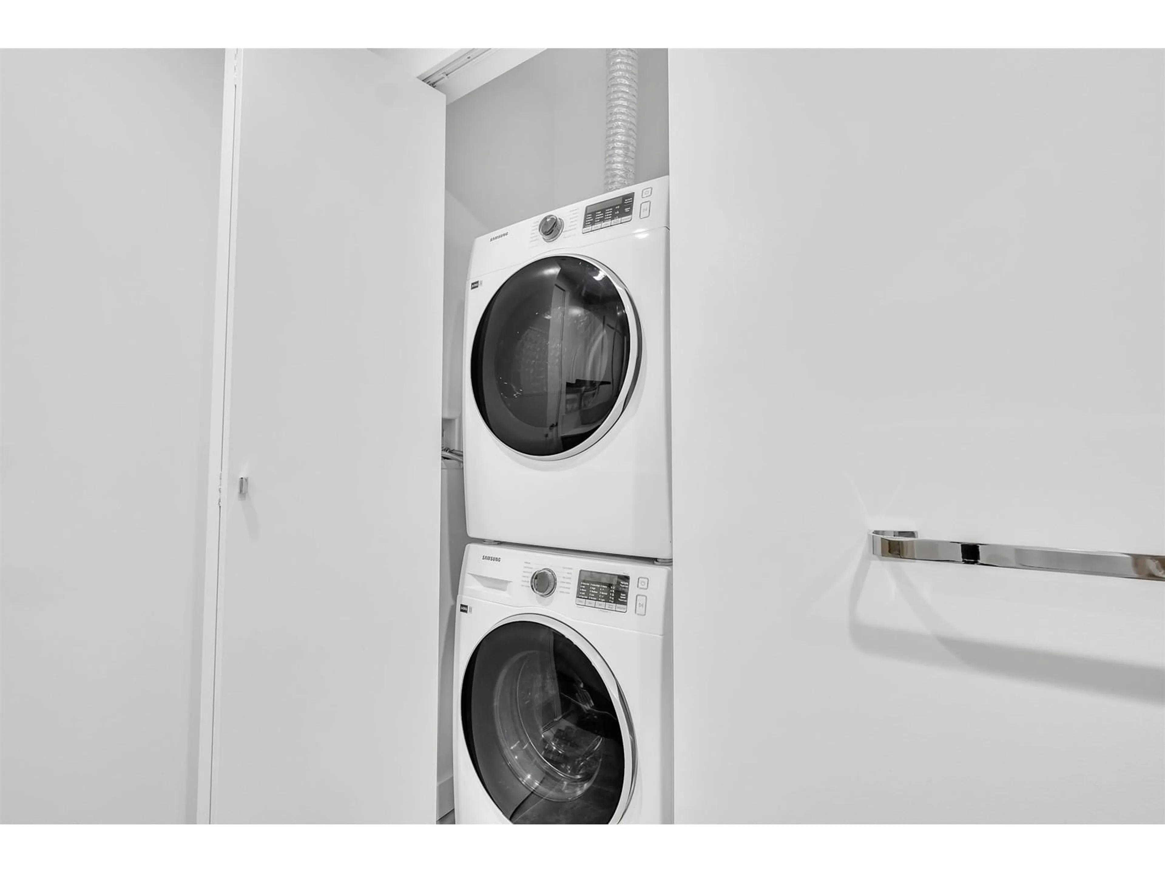 Laundry room for 3206 - 13725 GEORGE JUNCTION, Surrey British Columbia V3T0V7