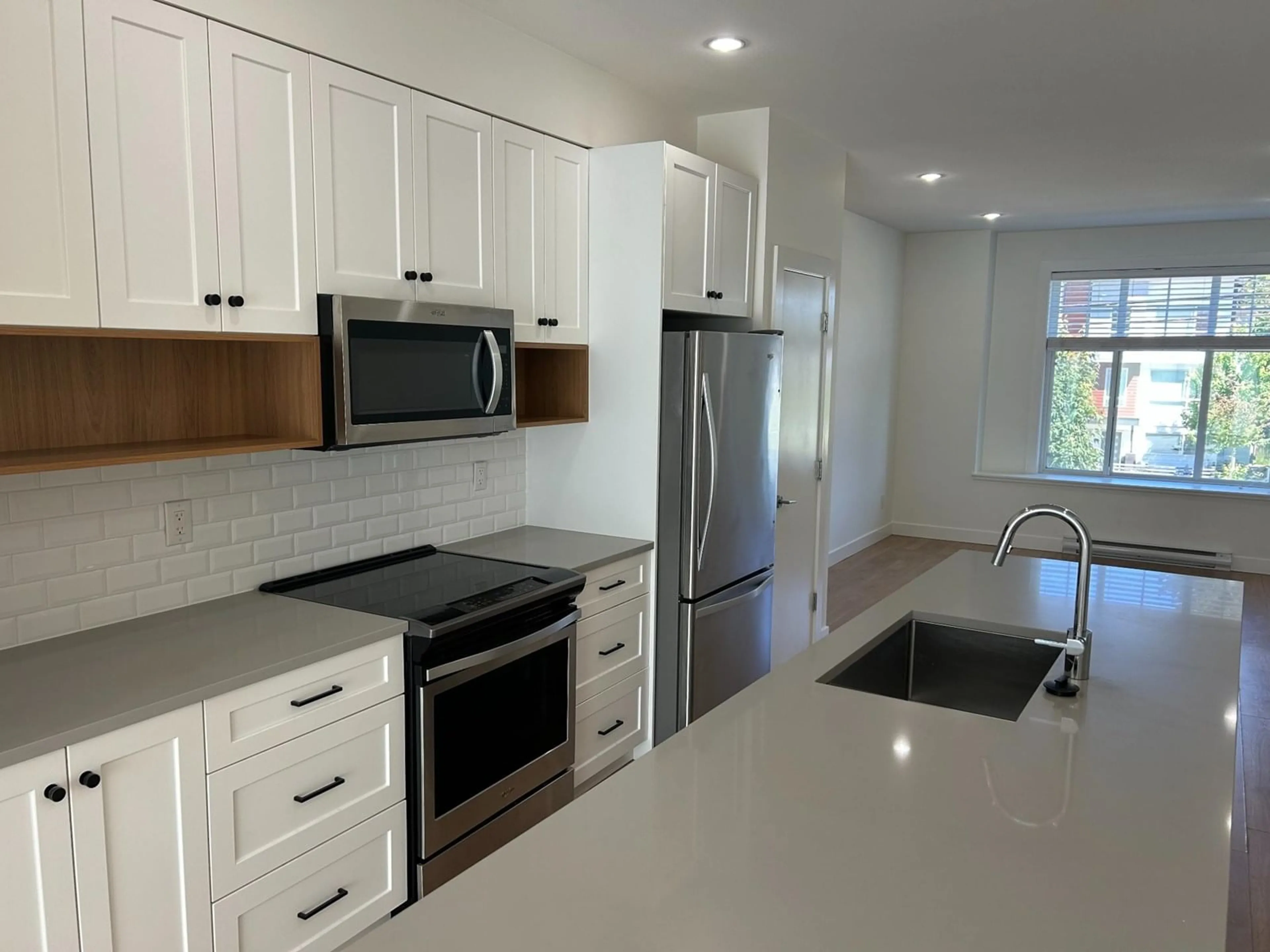 Open concept kitchen, unknown for 37 - 27735 ROUNDHOUSE, Abbotsford British Columbia V4X0B9
