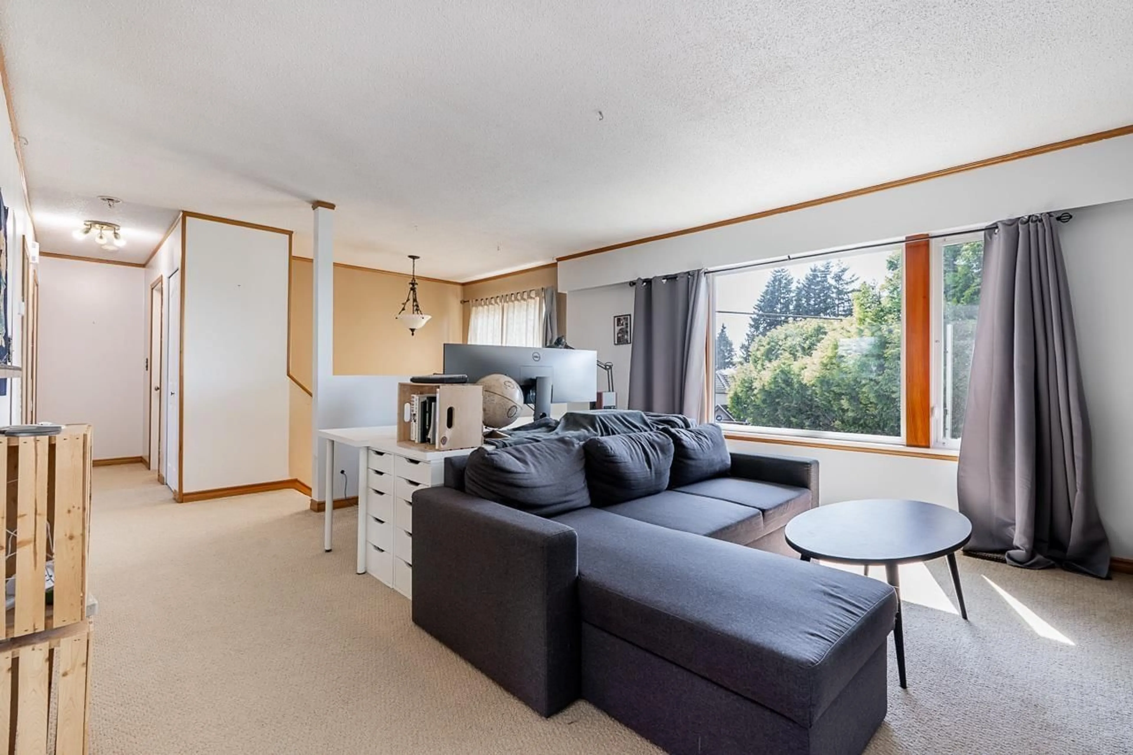 Living room with furniture, wood/laminate floor for 2226 MARTENS, Abbotsford British Columbia V2T6M7