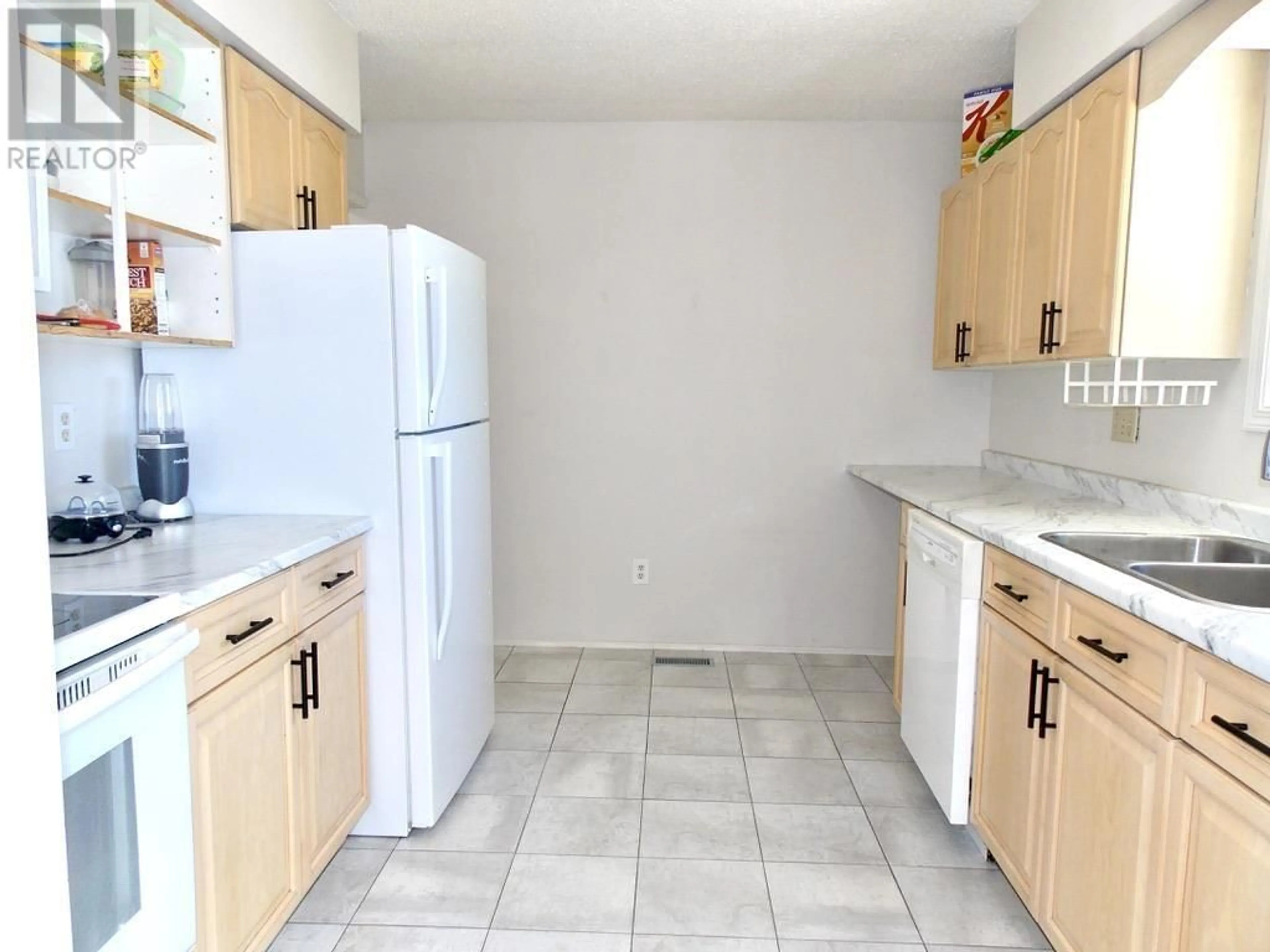 Standard kitchen, unknown for 539 MIDNIGHT DRIVE, Williams Lake British Columbia V2G4E4